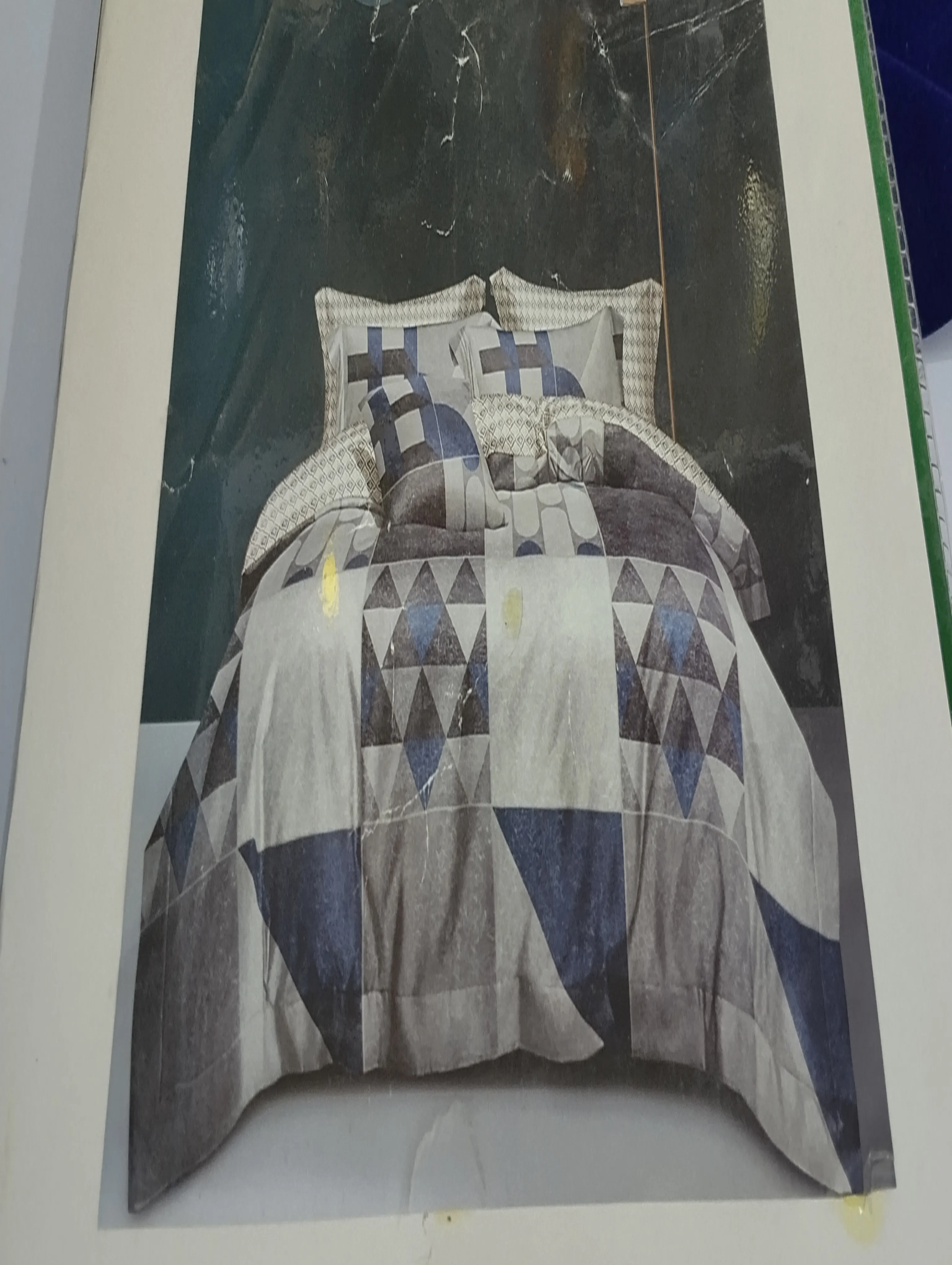 Geometric Printed Bed Set view 2