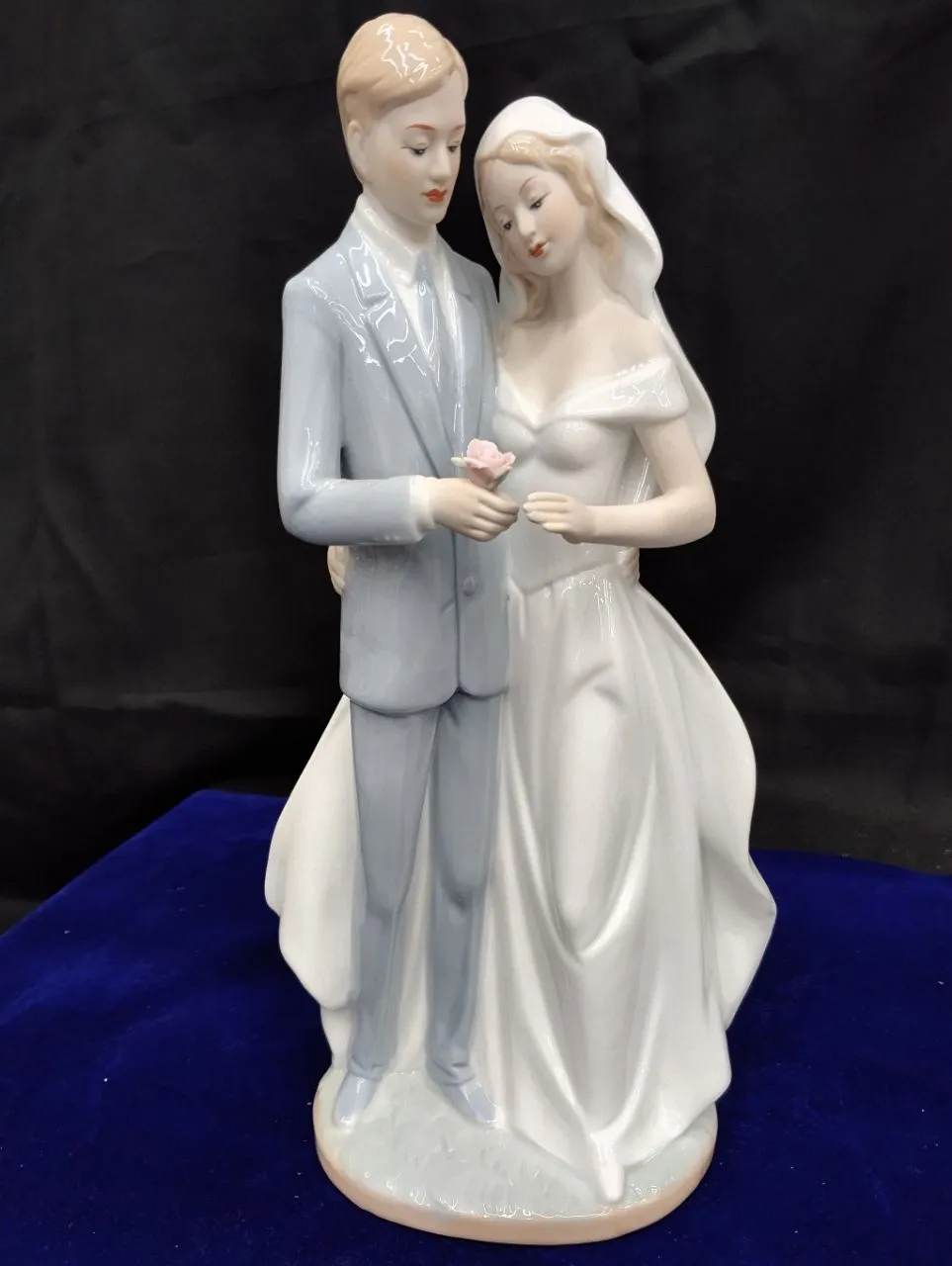 Vintage Ceramic Couple Figurine view 4