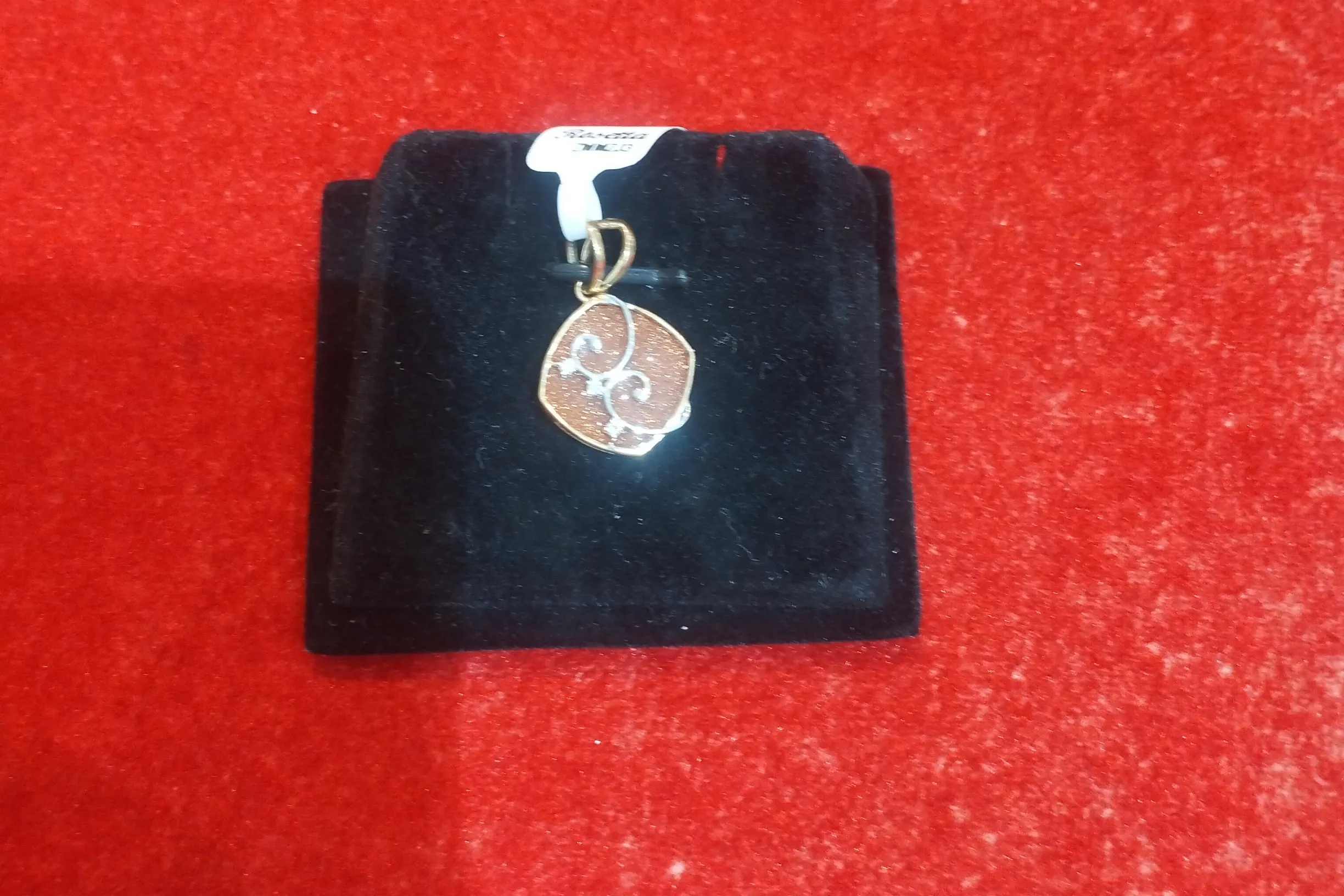 Gold Daimond Pendant view 2