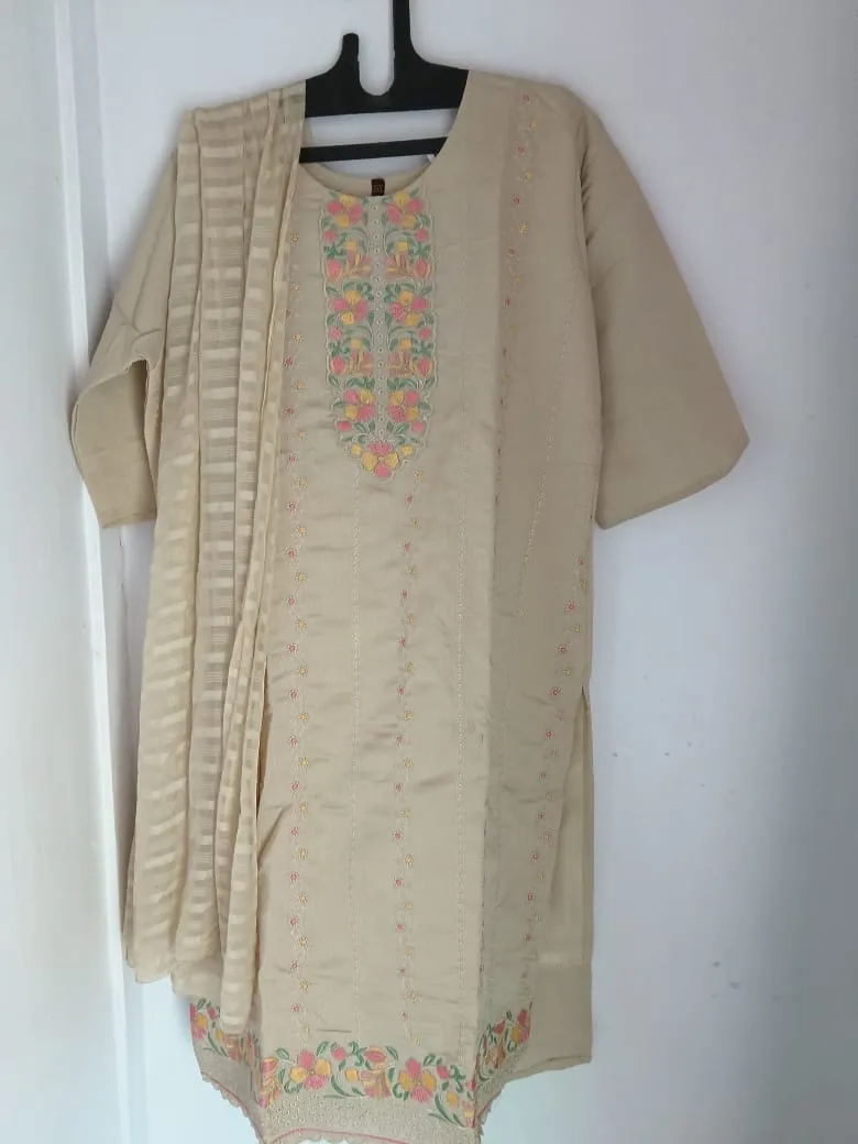 Embroidered Kurti Set view 3
