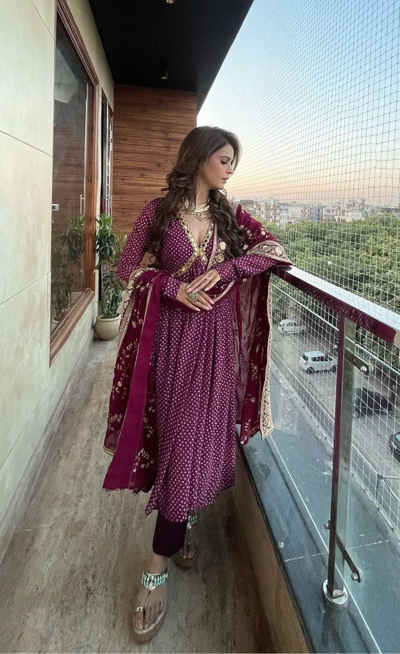 'Ruhani' Suit set - Purple view 2