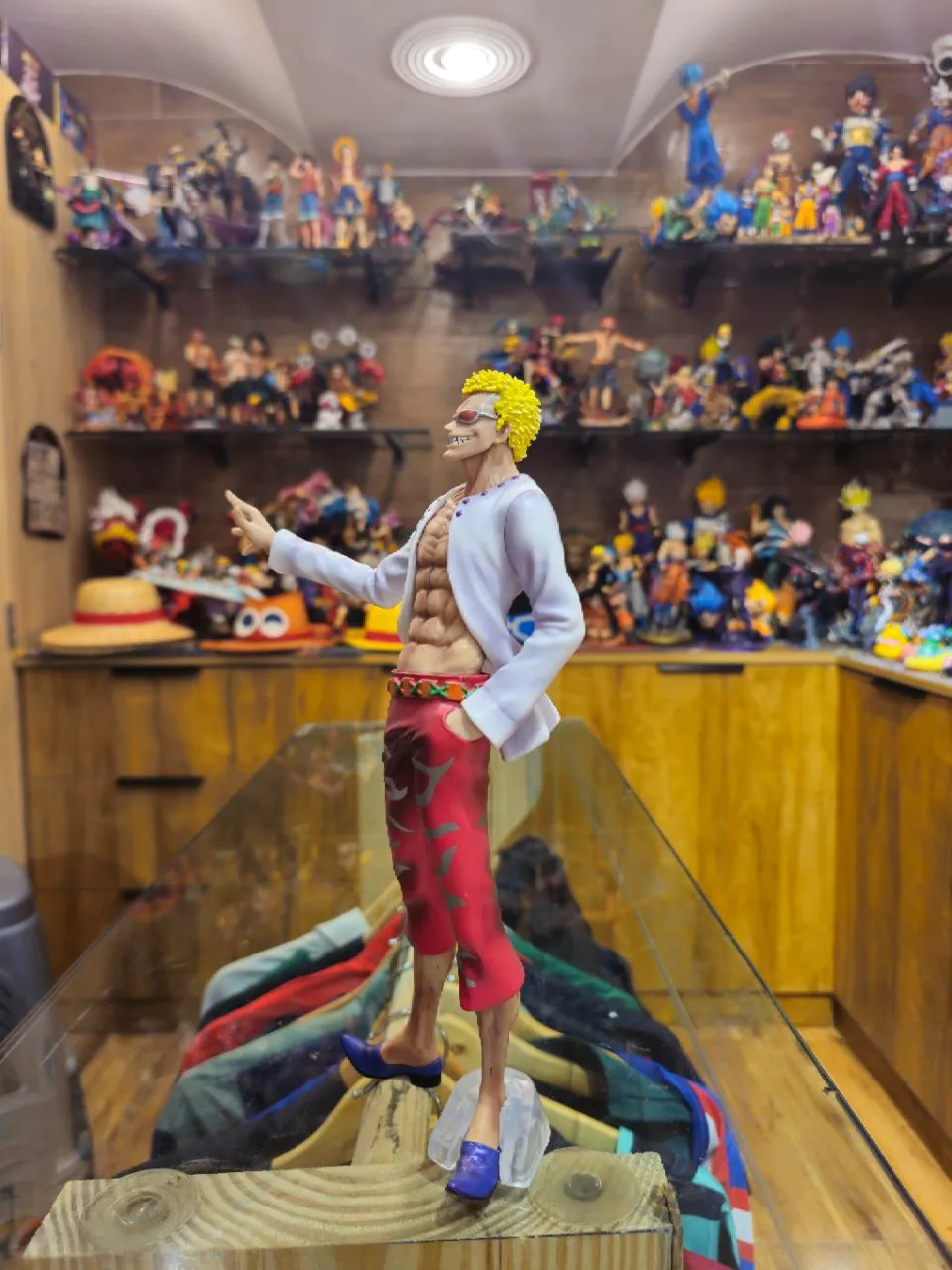 One Piece – Donquixote Doflamingo “Vacation King” Casual Style Collectible Figure view 2