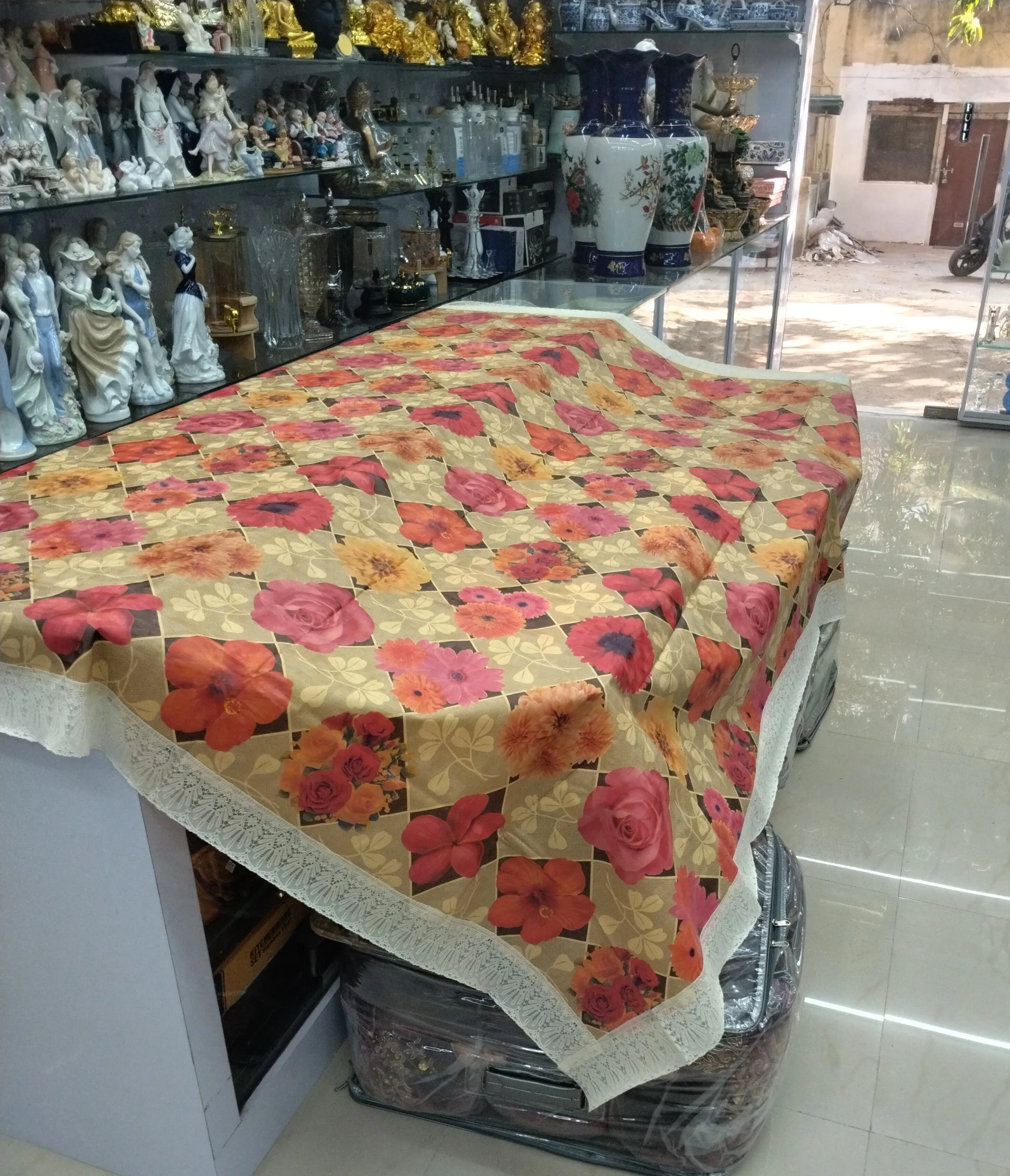 Floral Tablecloth 6 Sitter Dining view 2