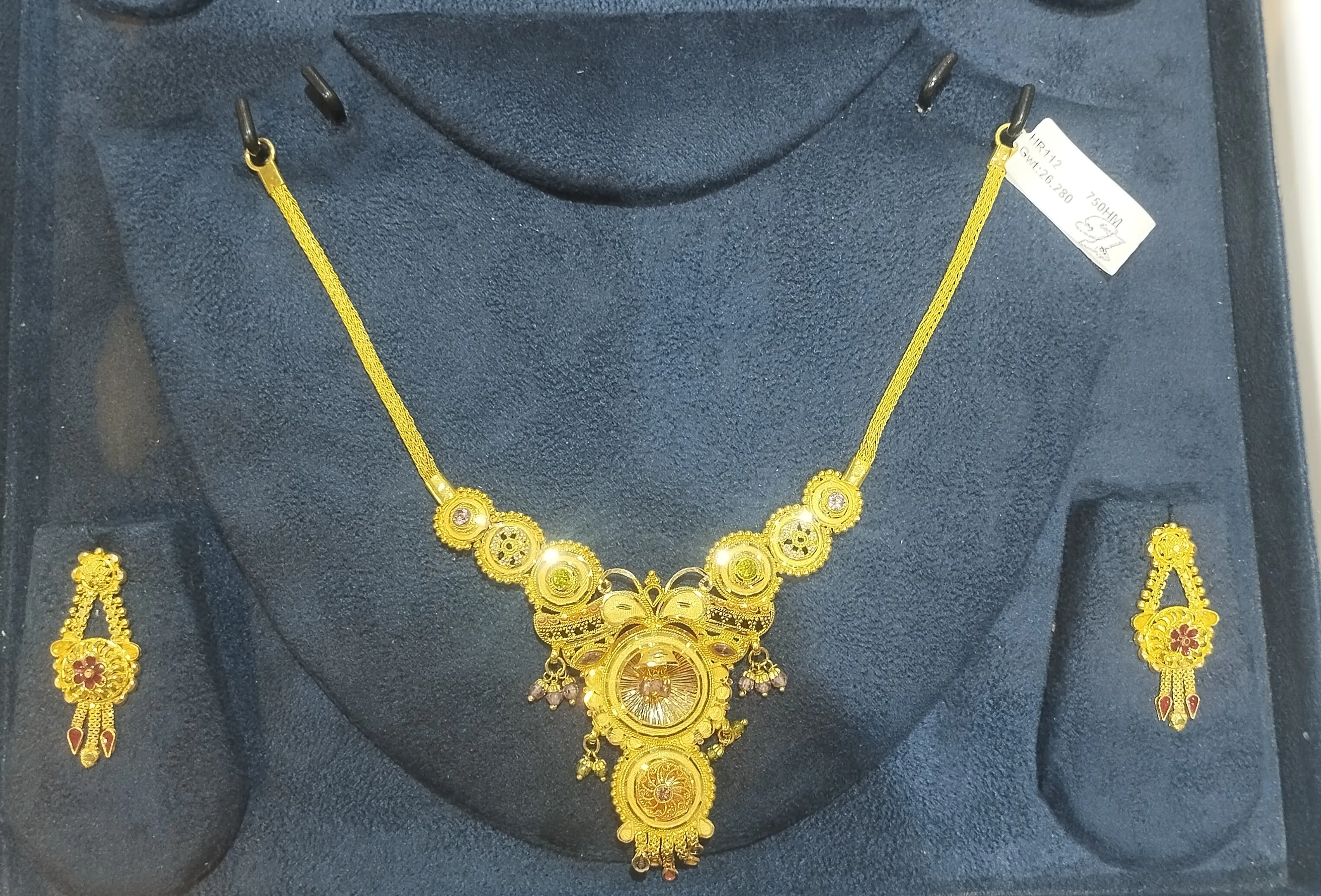 Ornate Gold Necklace Set view 2