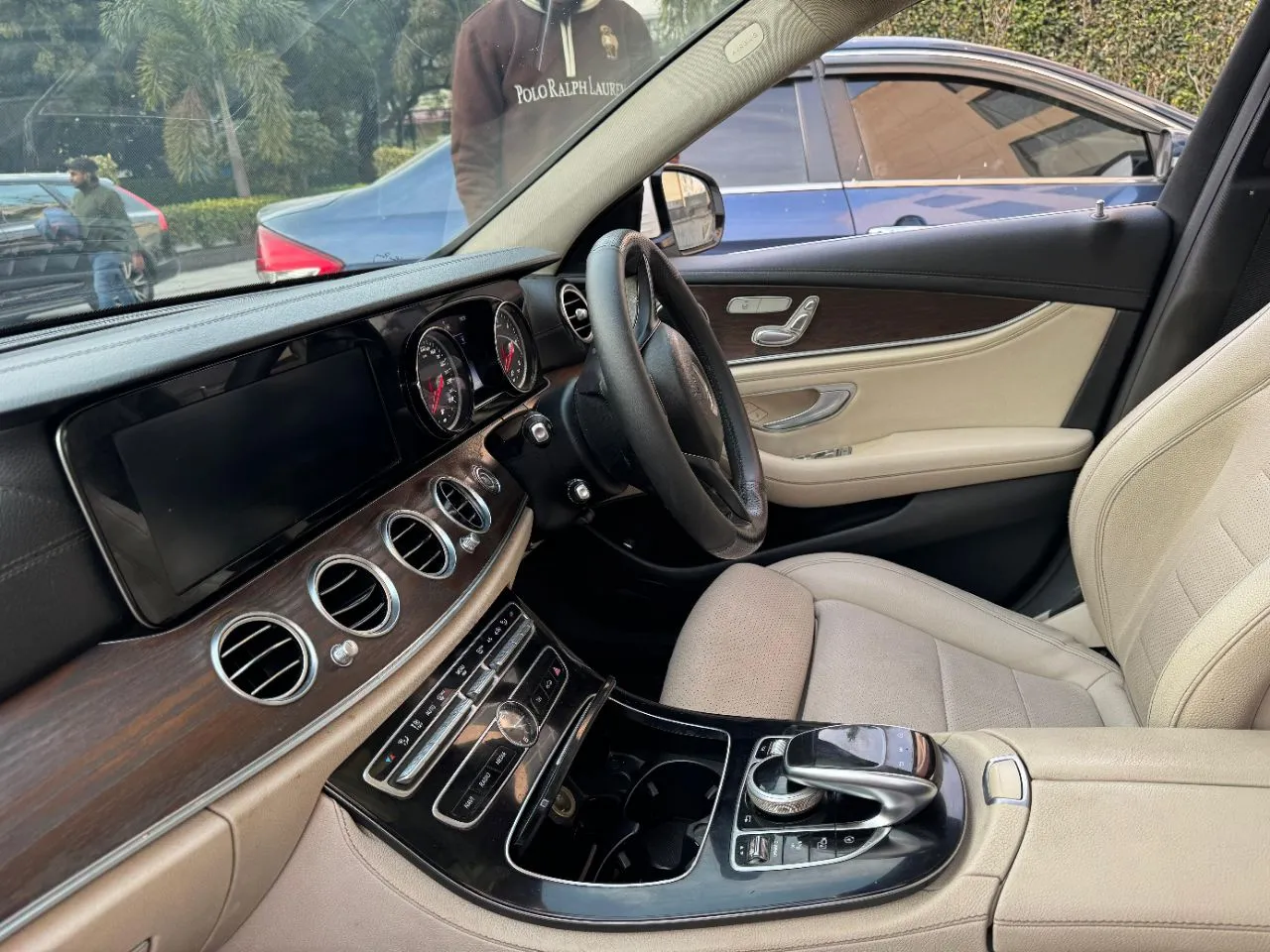 Mercedes-Benz E-Class view 4