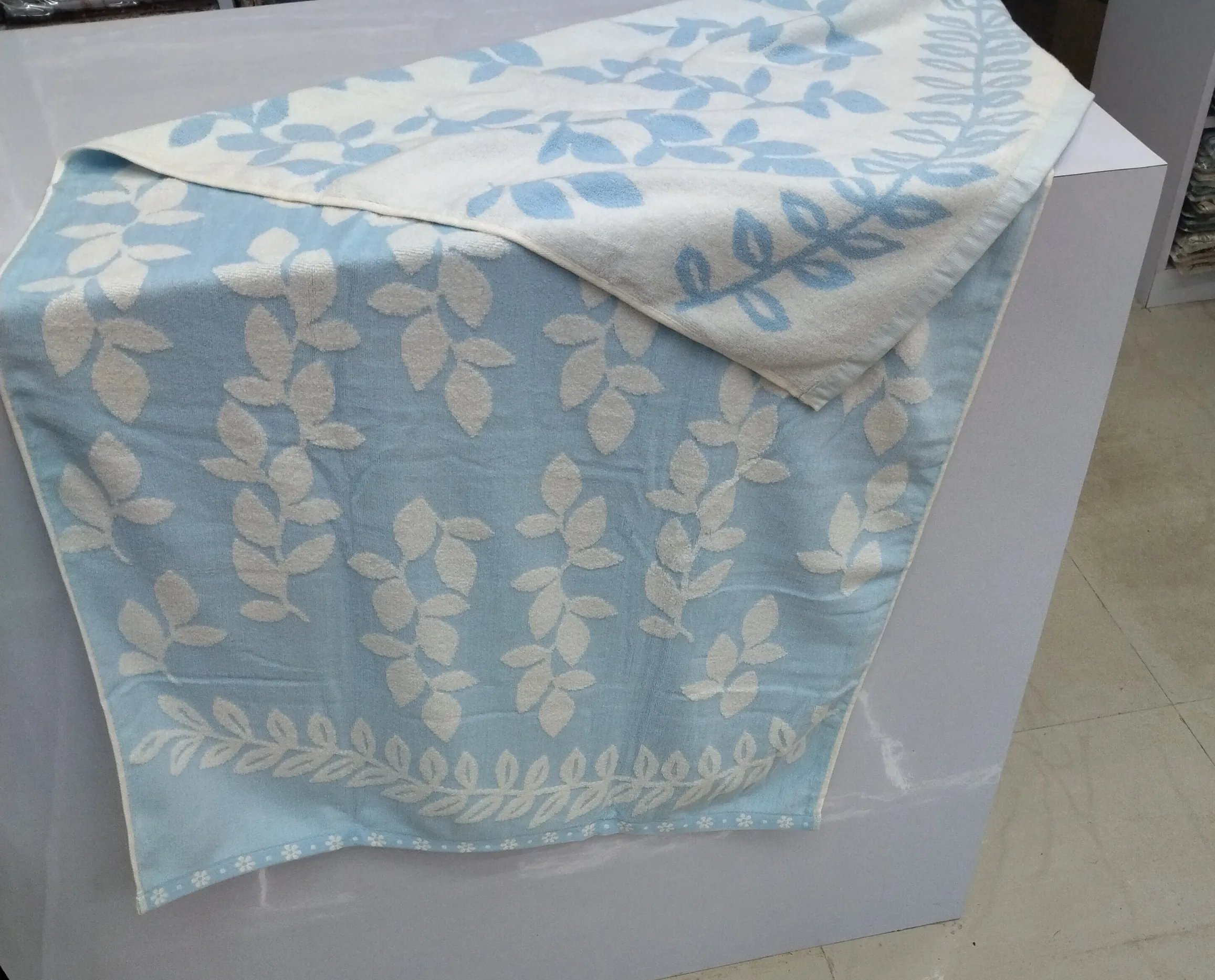 Leafy Pattern Bath Towel view 2