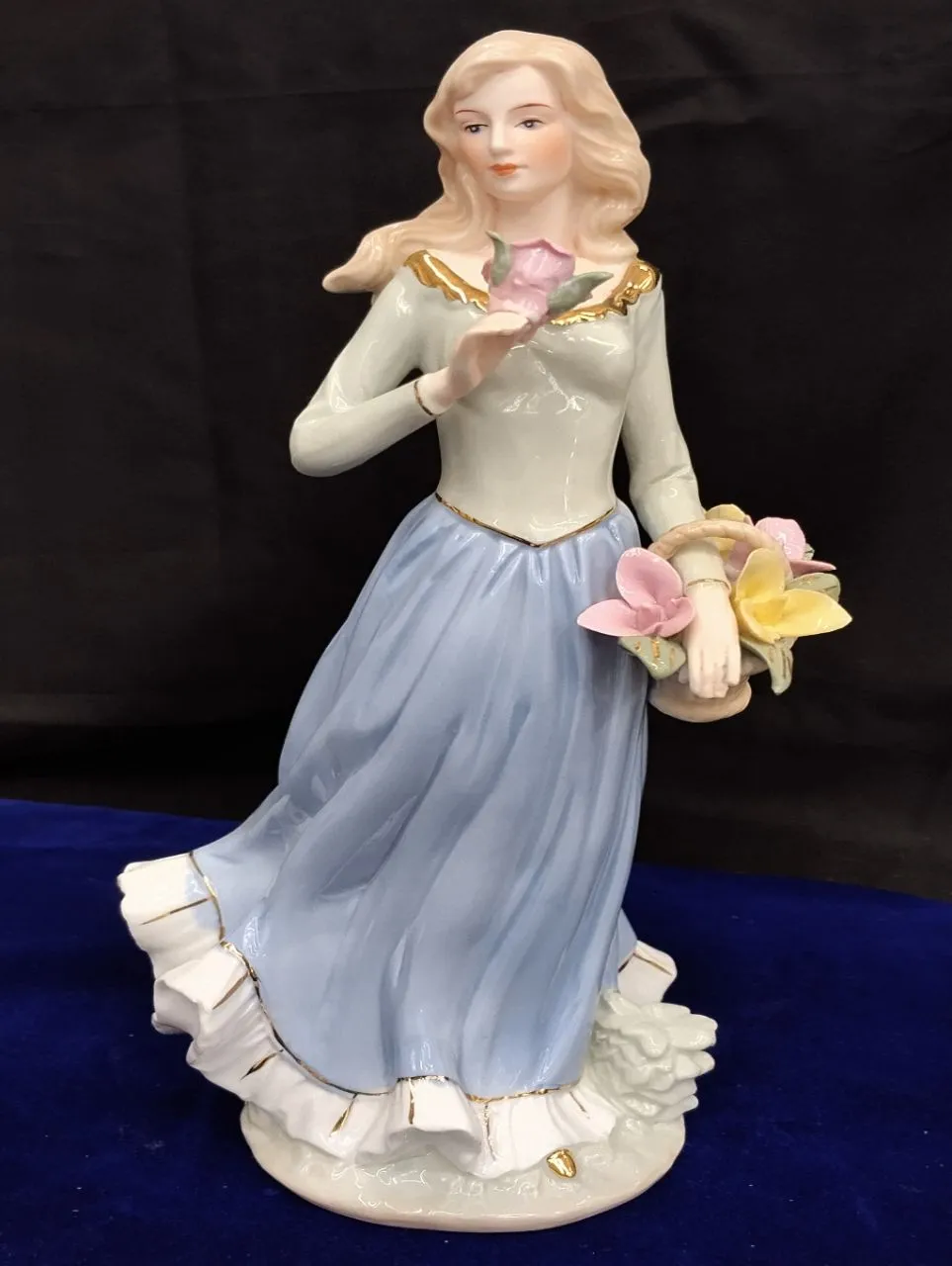 Elegant Porcelain Figurine view 8