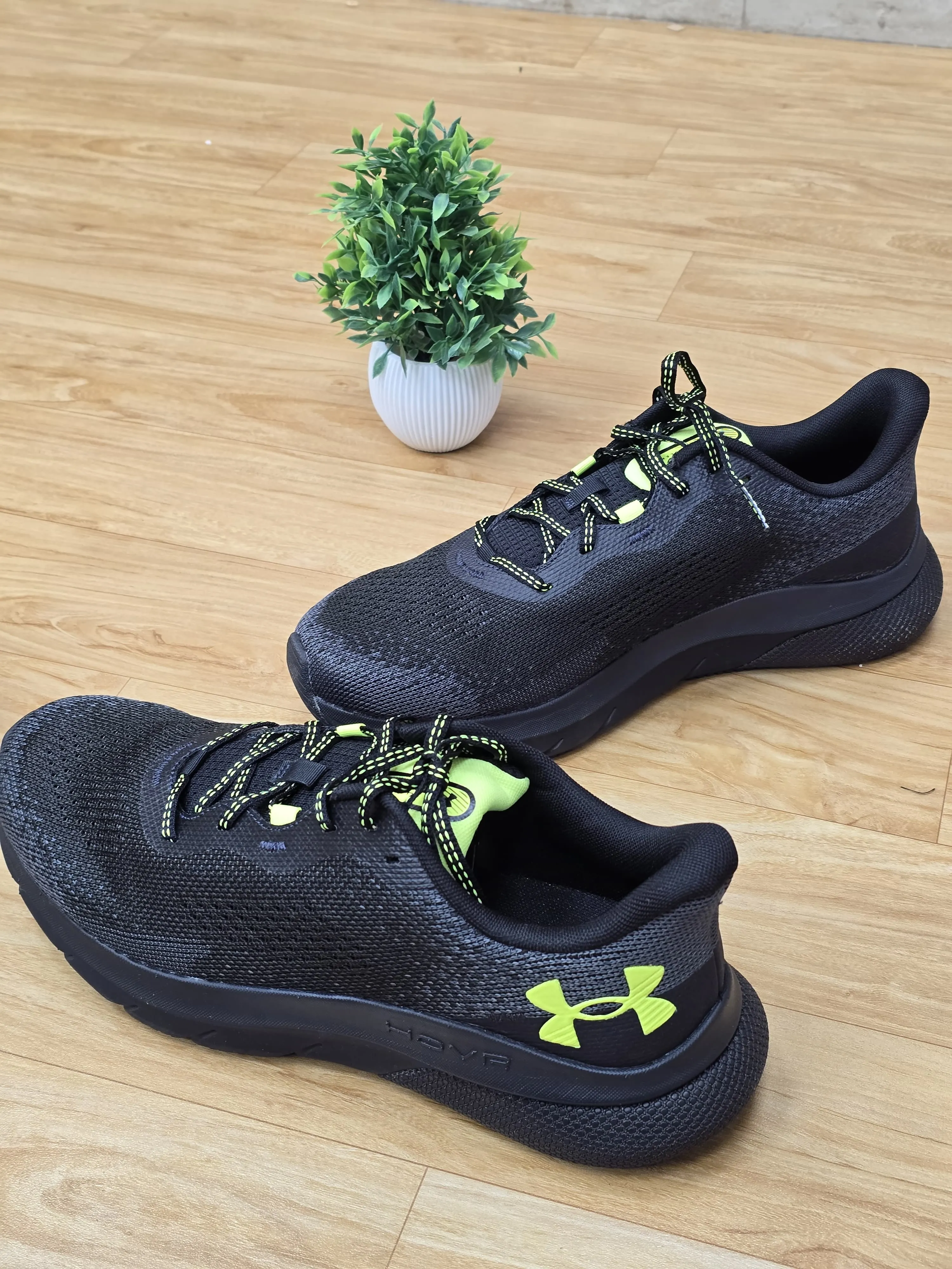 Under Armour Running. Shoes view 3