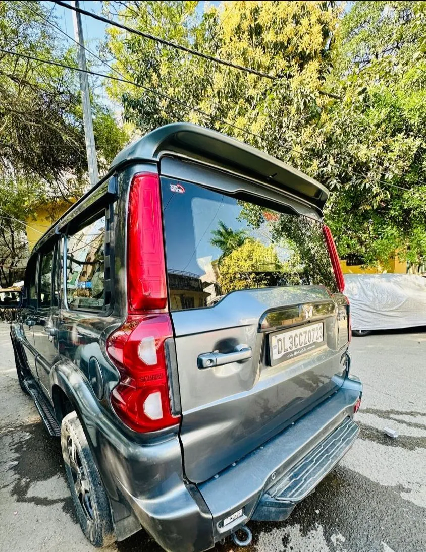 Mahindra Scorpio view 3