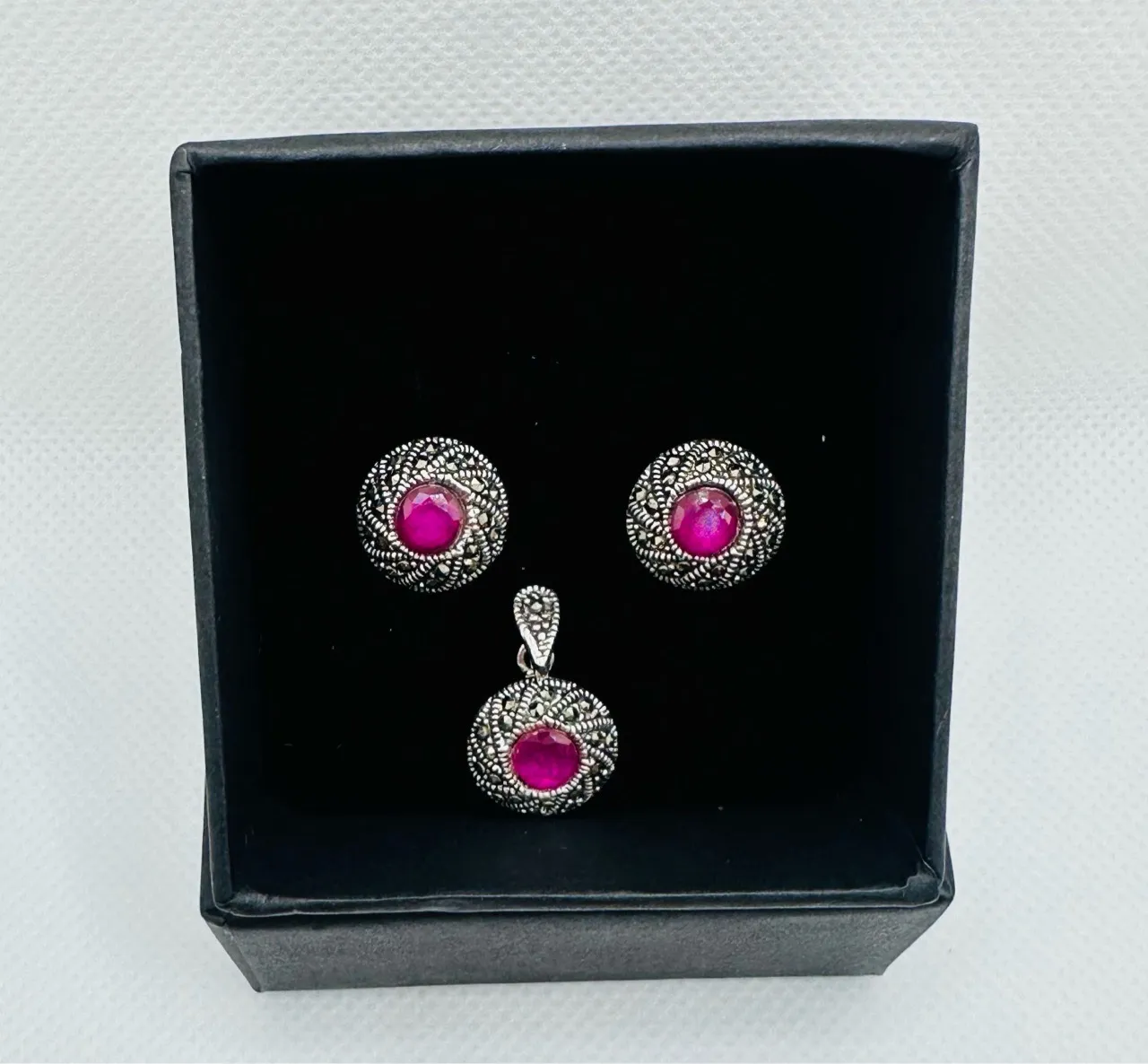 Rajwada Pendant Earrings Set view 2