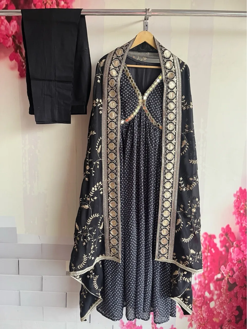 'Ruhani' Suit set - Black view 4