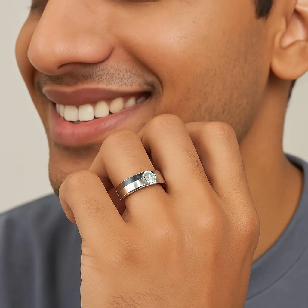 Elegant Gold and Diamond Ring view 2