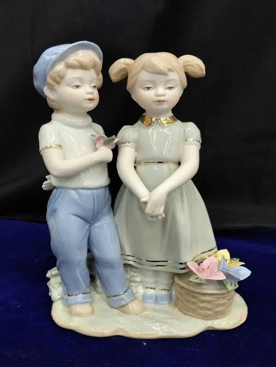 Porcelain Couple Figurine Adolescent view 9