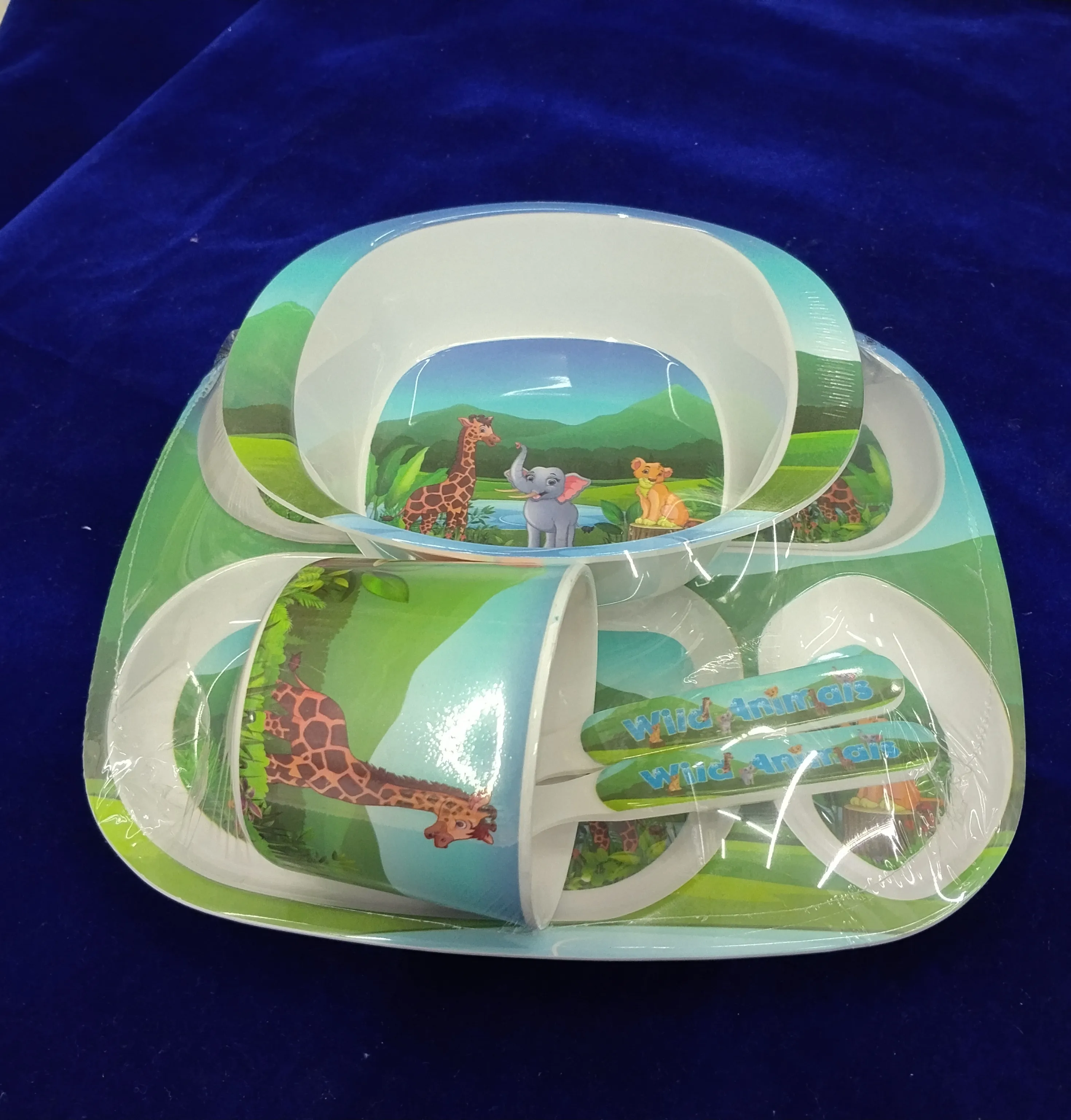 Wild Animals Dinnerware Set For Kids view 2