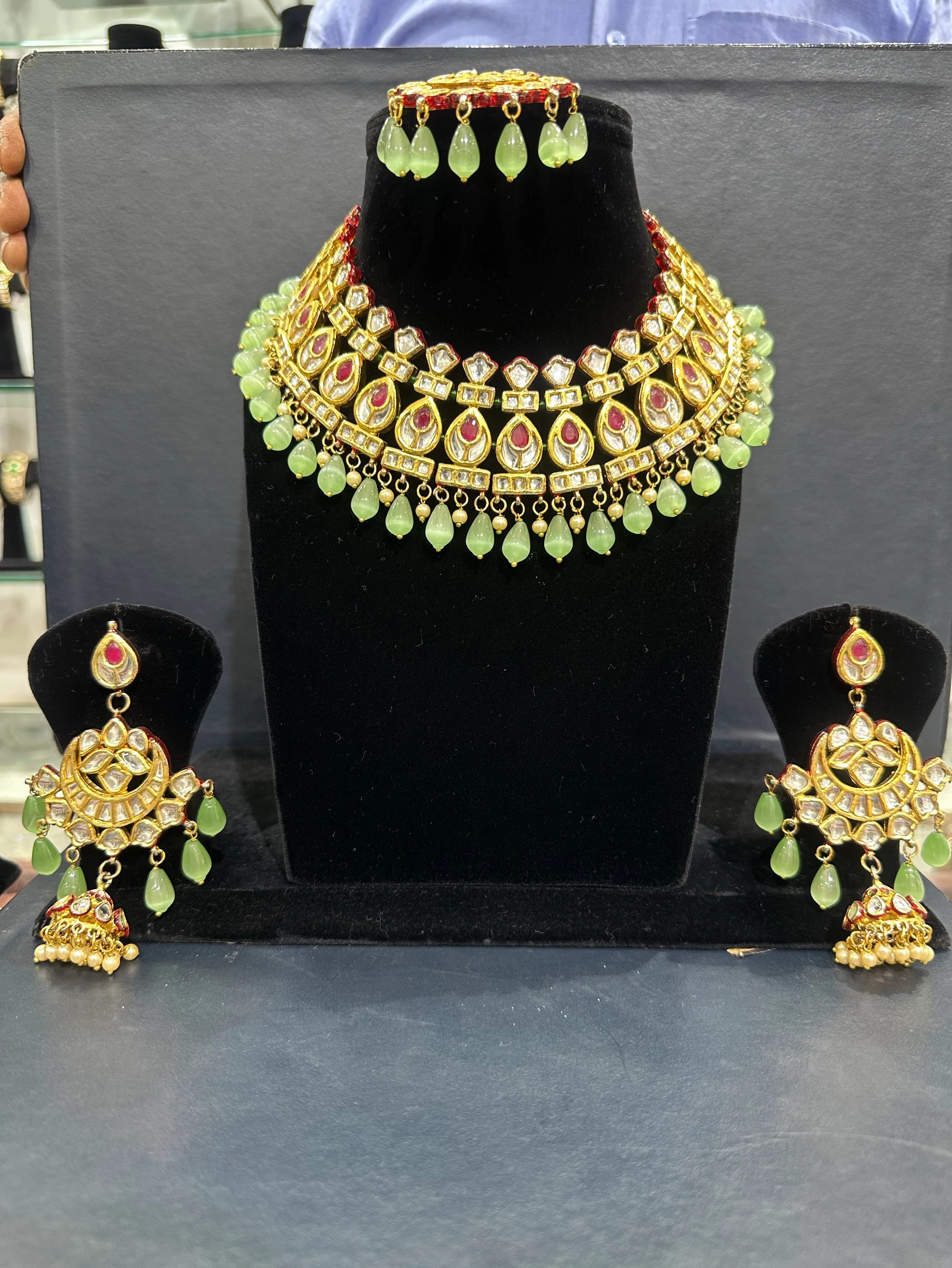 Traditional Kundan Jewelry Set view 2