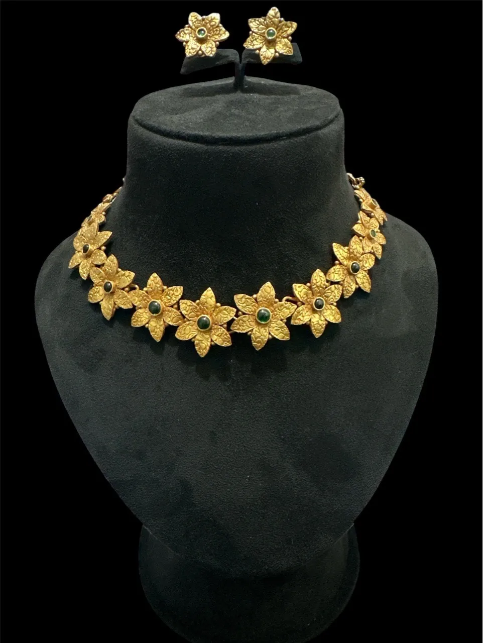 Gold Floral Necklace Set view 3