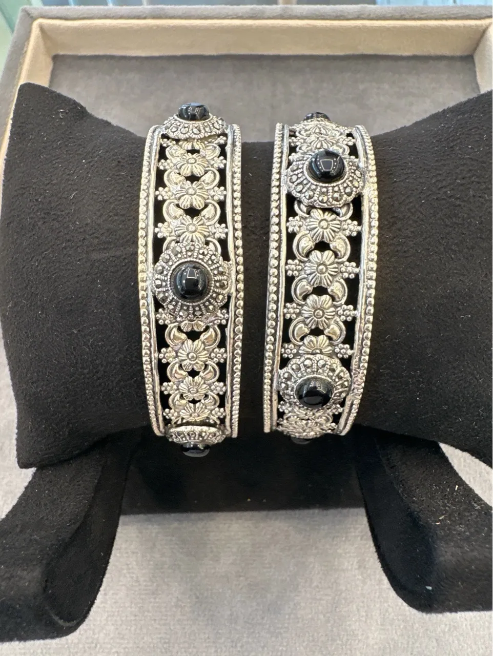 Vintage Silver Bangle Set view 3