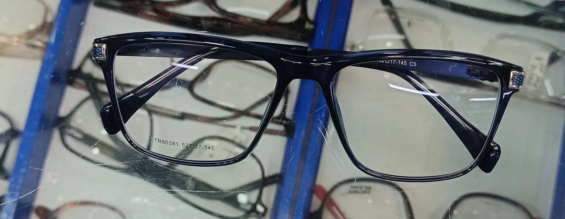 TR80381 Glasses view 3
