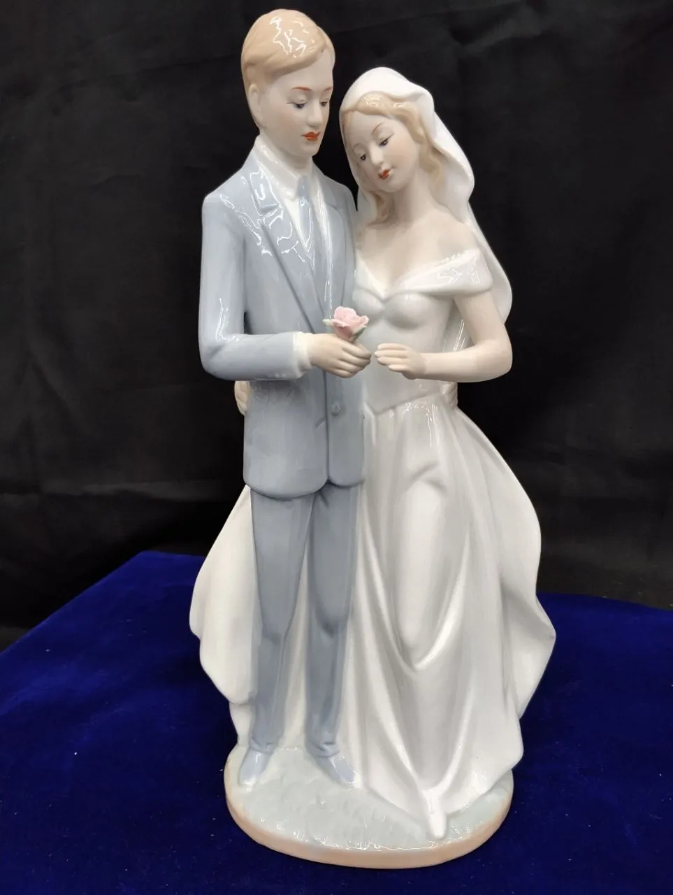 Elegant Lady Figurine view 10