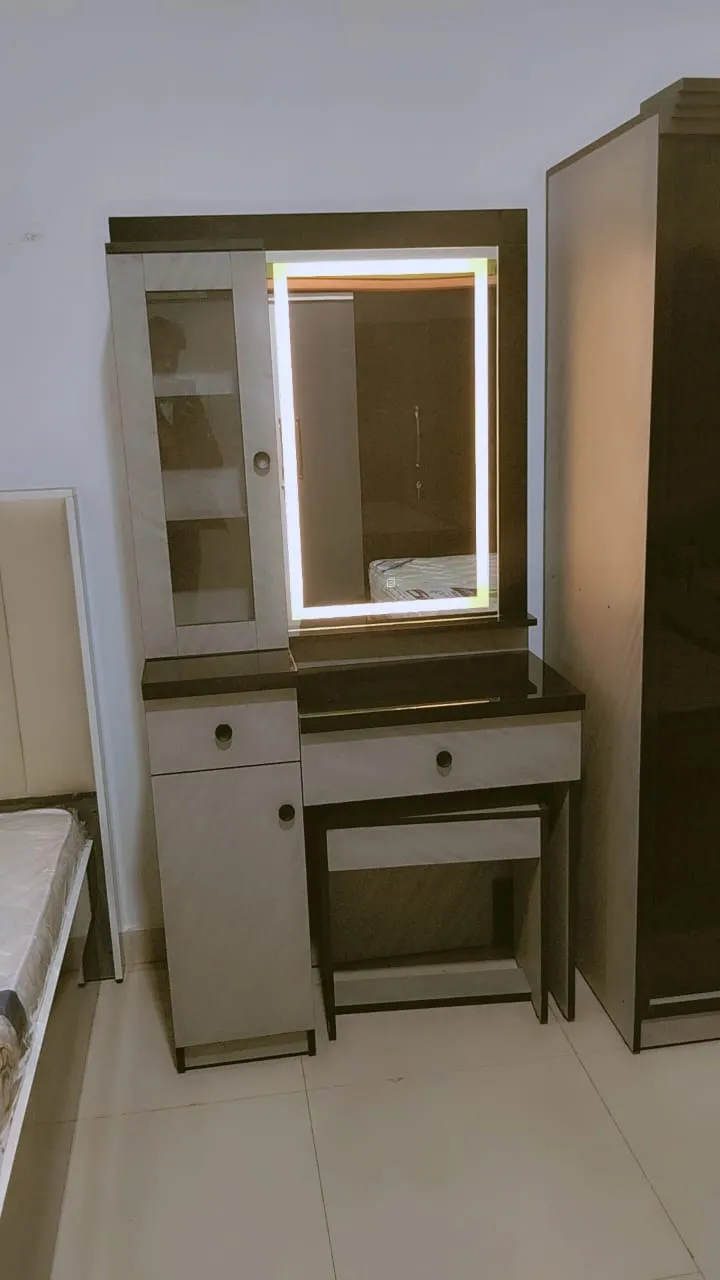 Modern Vanity Table with Mirror view 2