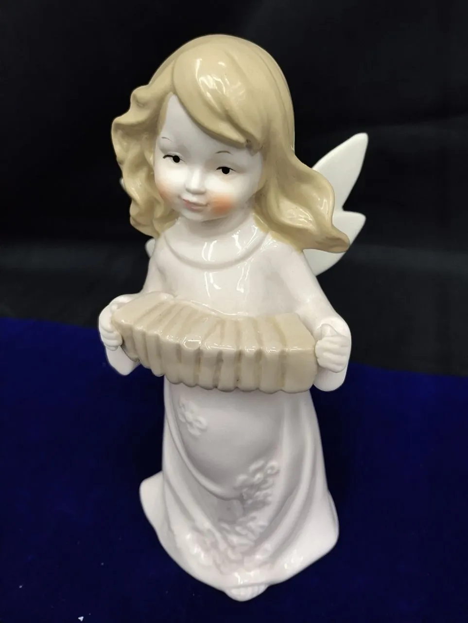 Porcelain Angel Figurine Maestro view 7