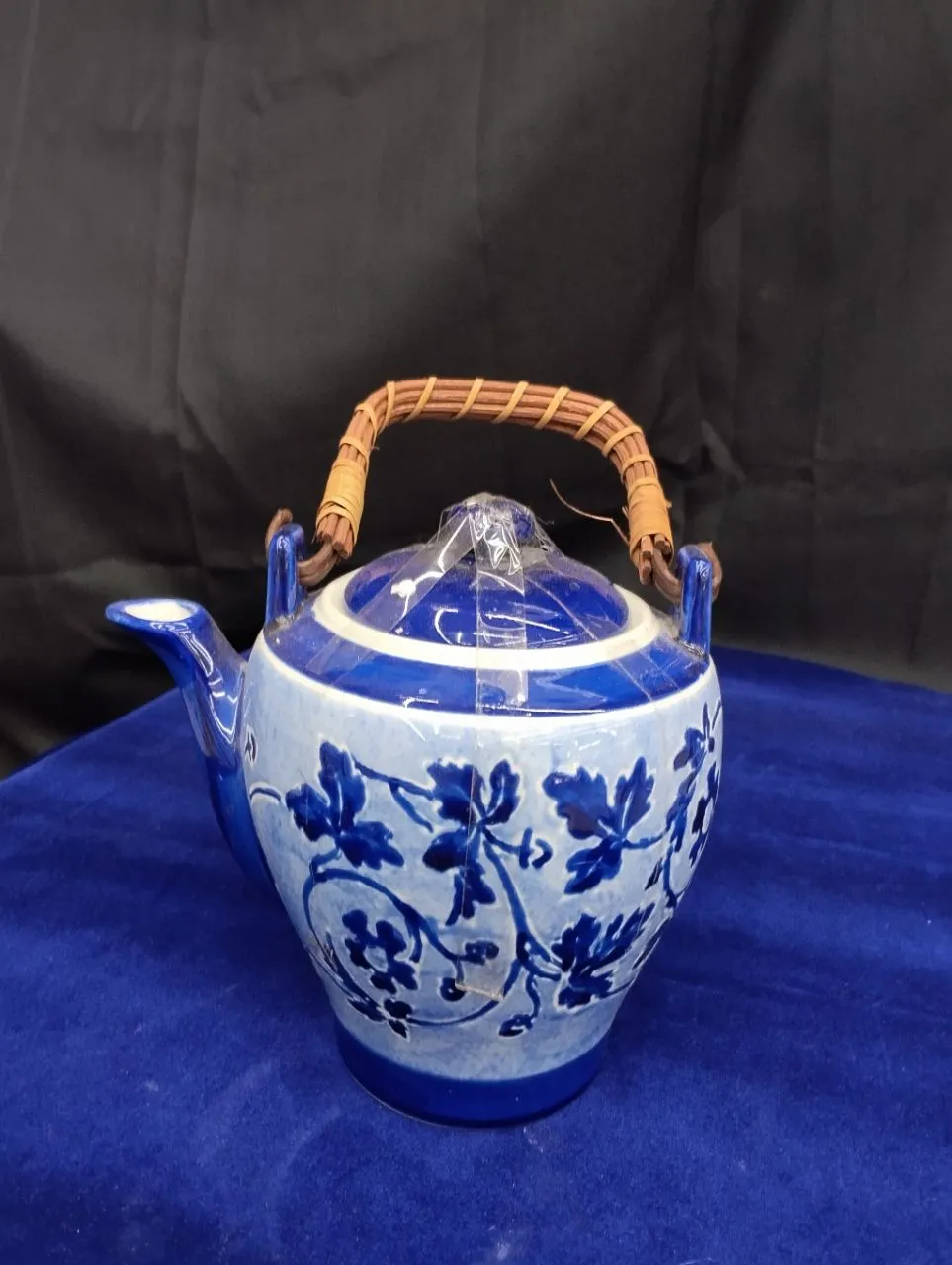 Blue and White Porcelain Tea Cattle view 6