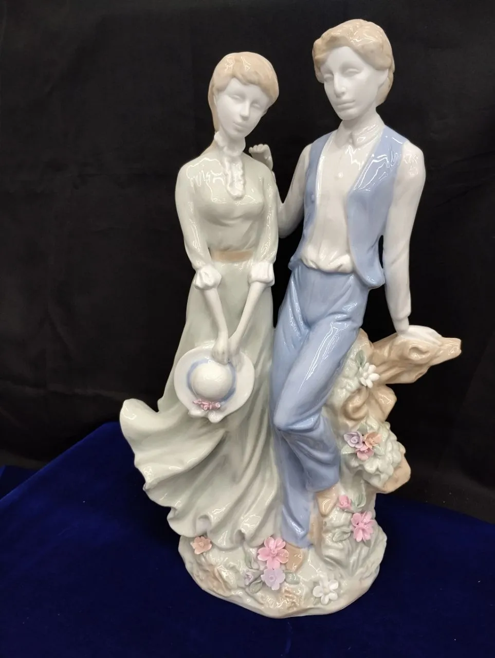 Elegant Lady Figurine view 8