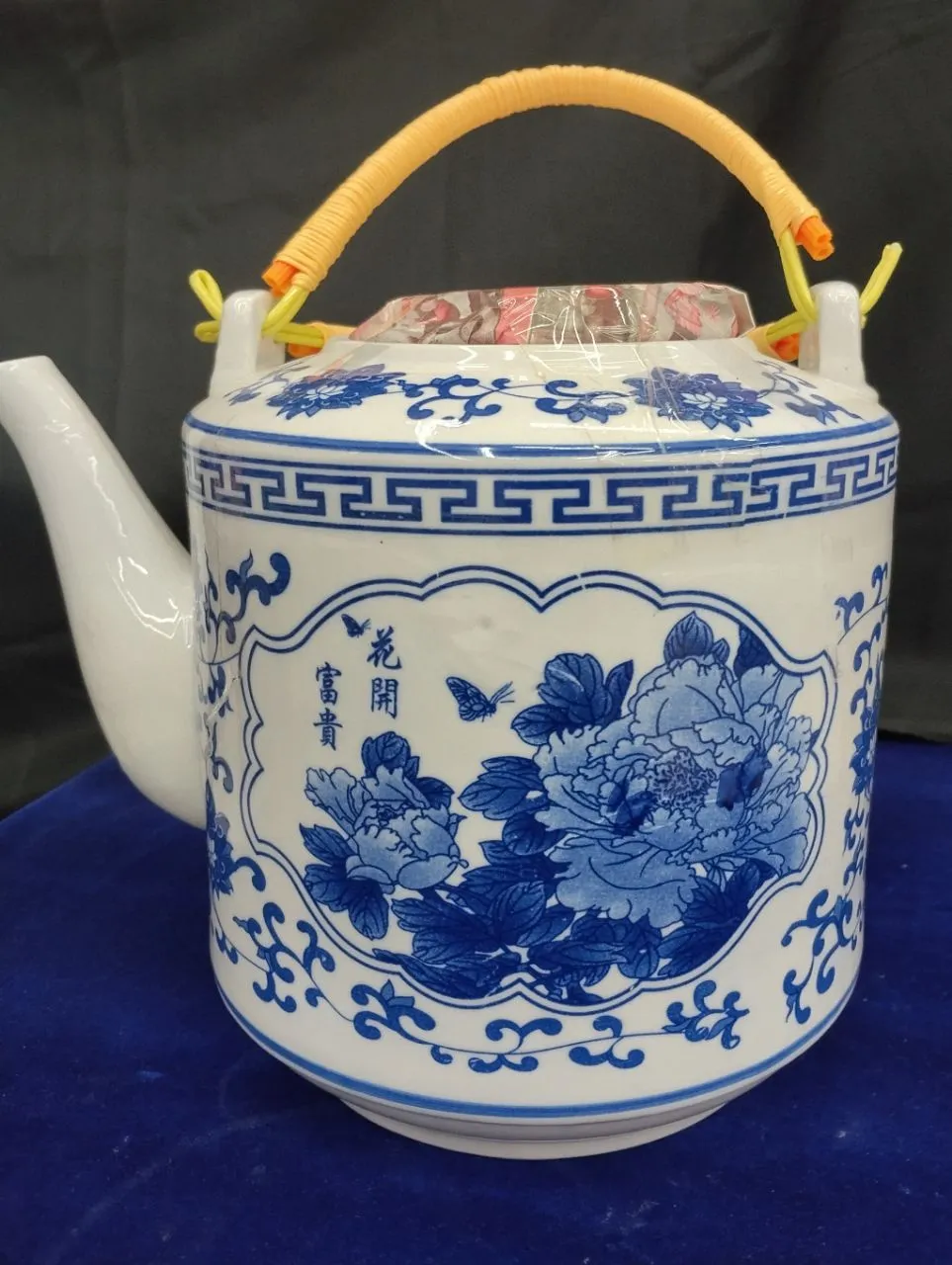 Blue and White Porcelain Tea Cattle view 3