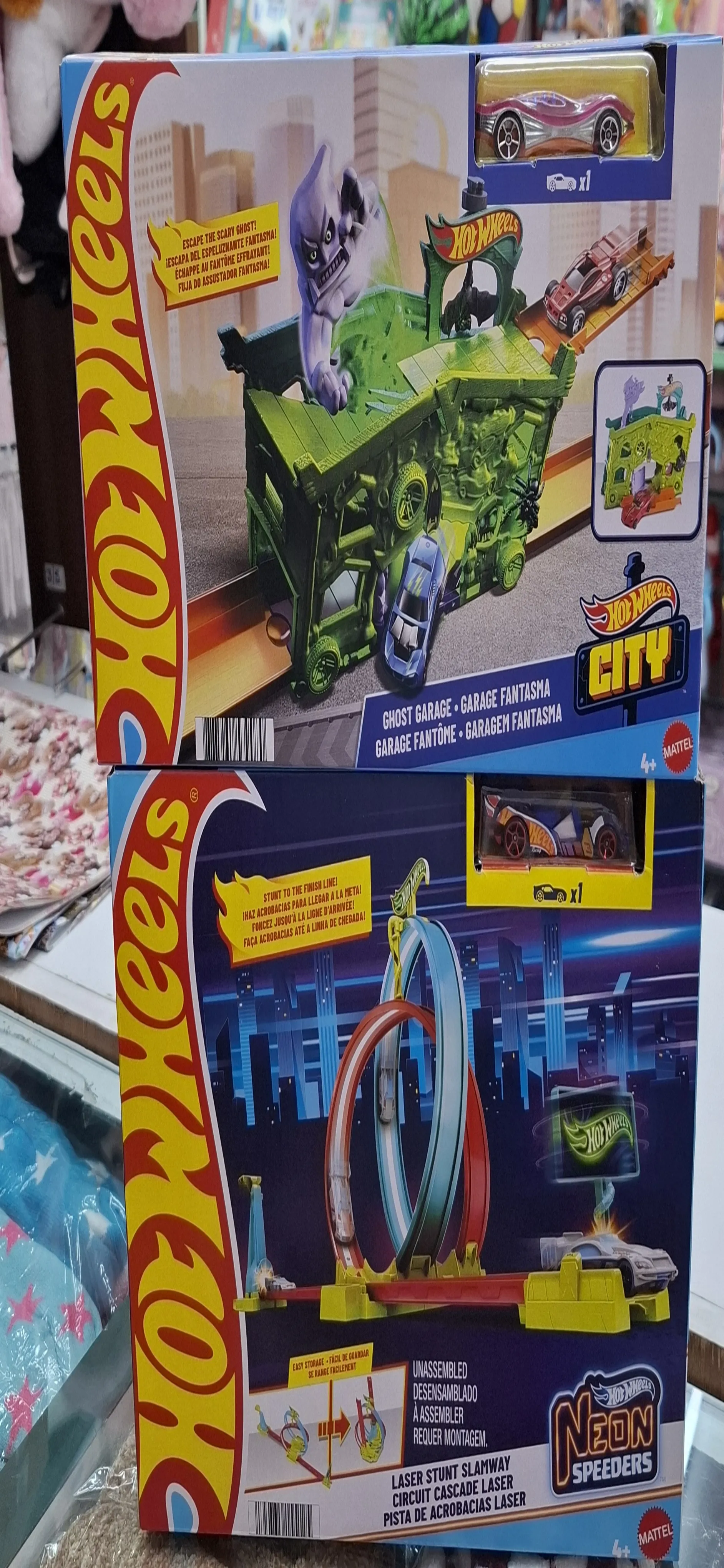 Hot Wheels Neon Speeders & Ghost Garage view 2
