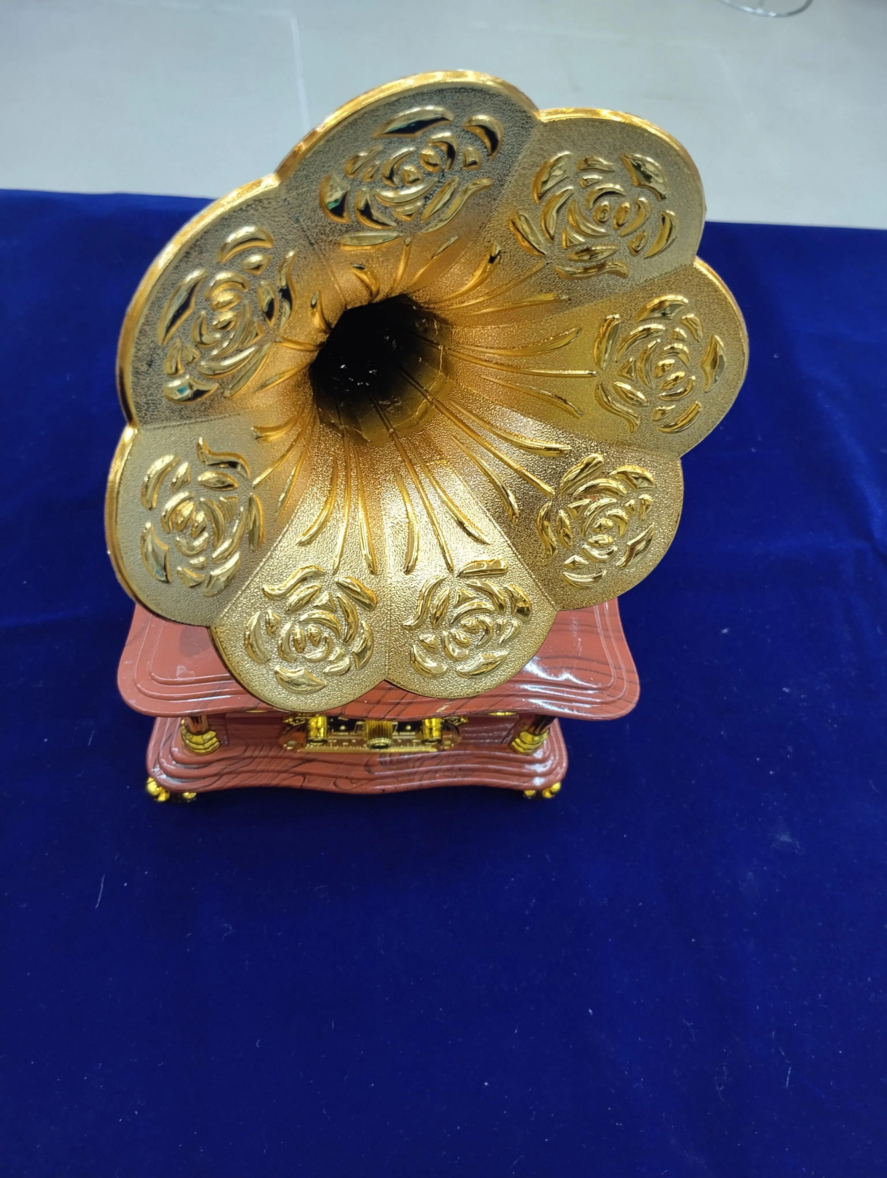 Golden Floral Gramophone Horn view 2