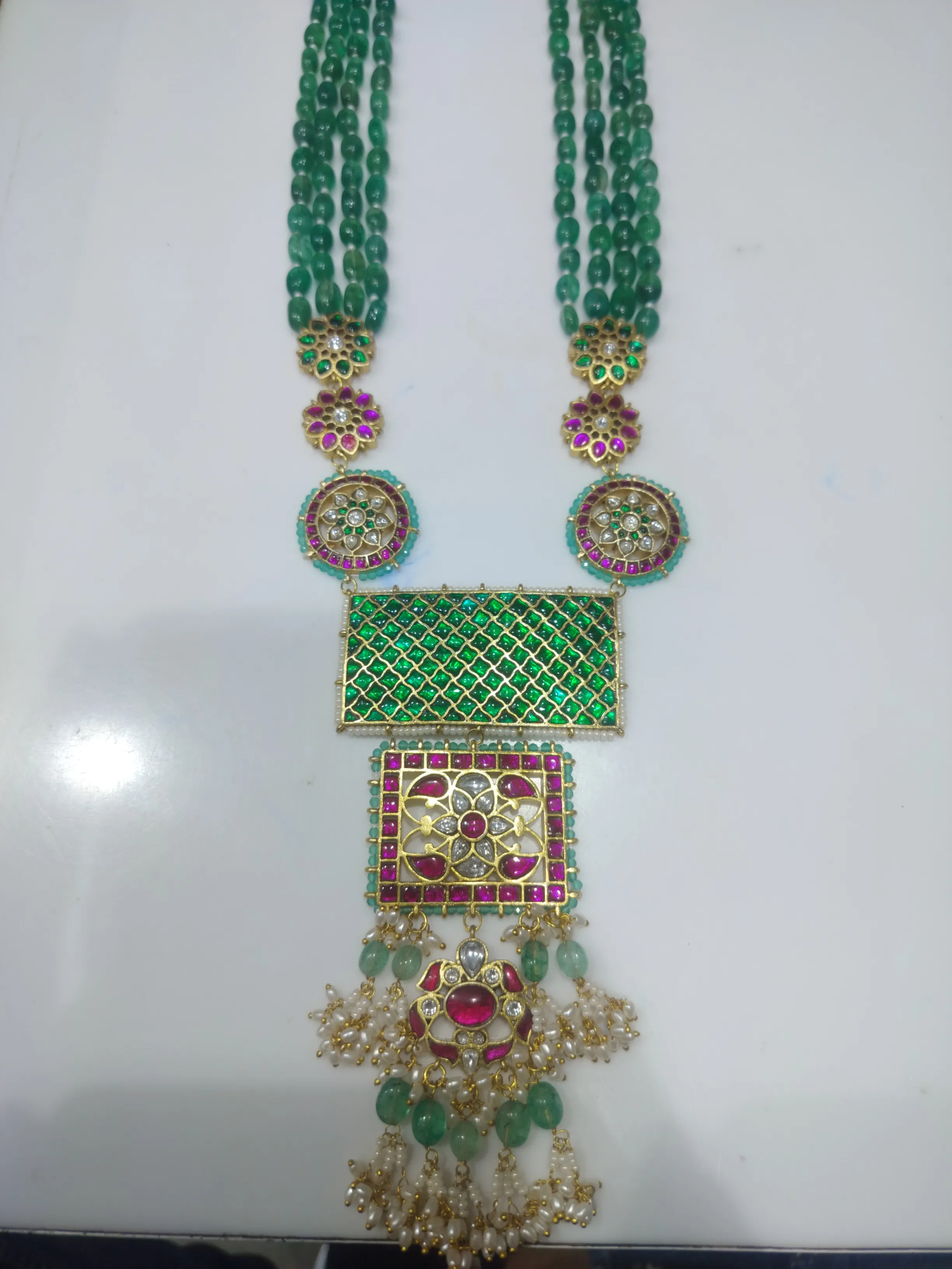 Jadau Kundan Stobry Mani Piroe Pendend Set view 3