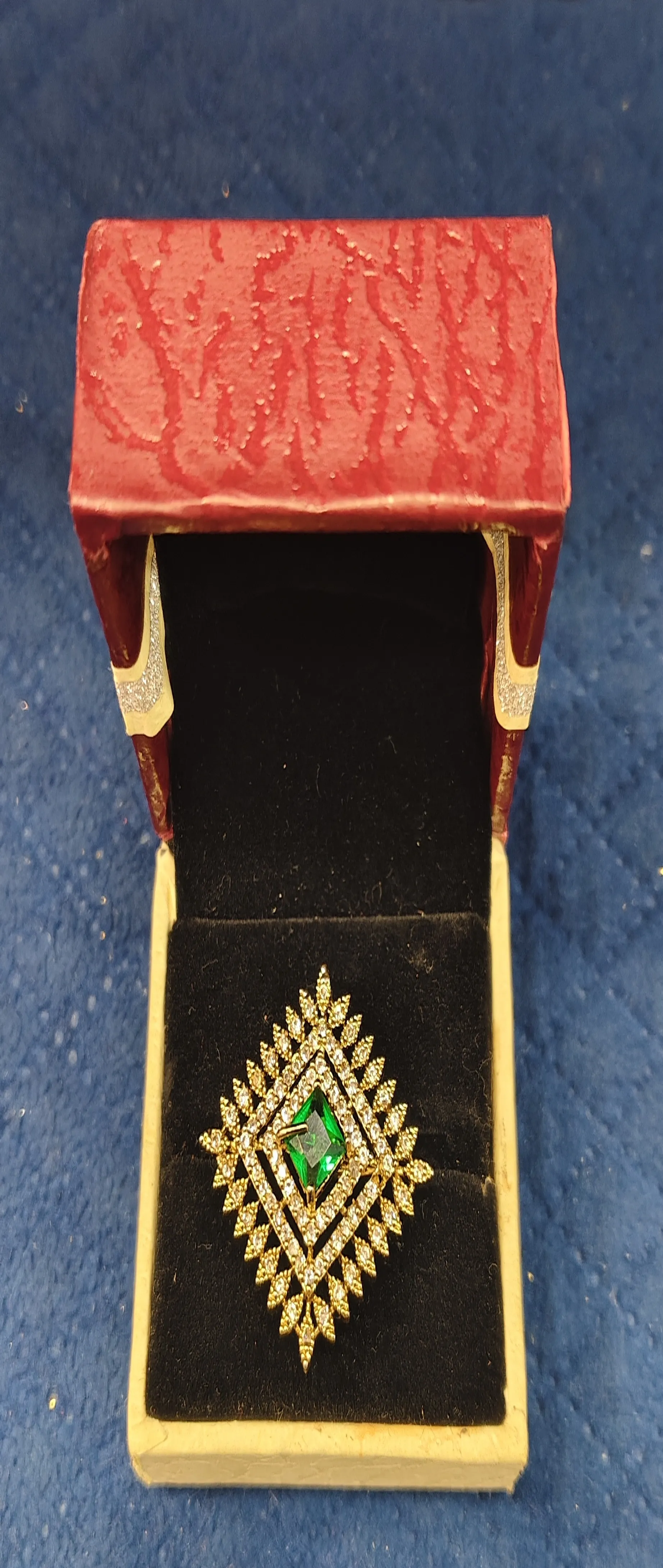 Emerald and Diamond Ring Mozo Night view 2