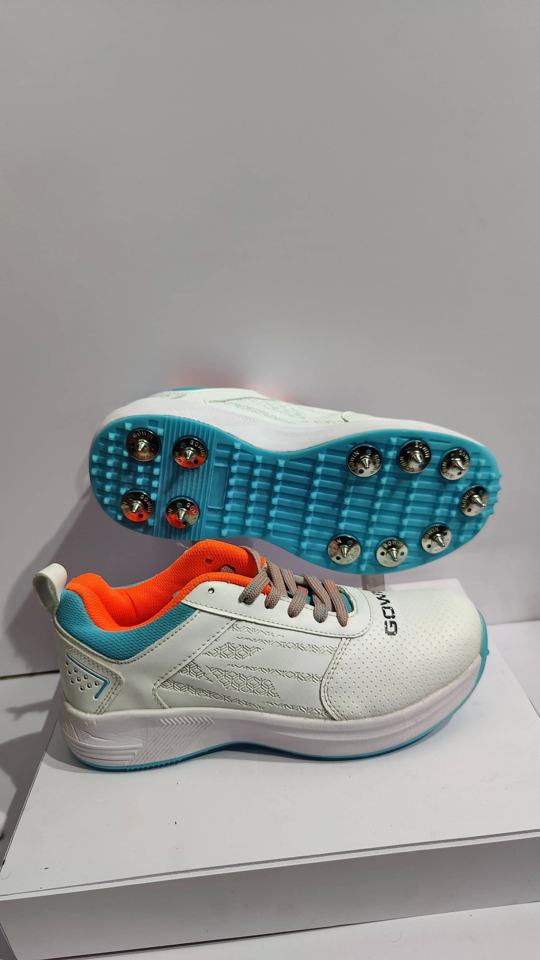 Gowin Cricket Spikes TYRO view 2