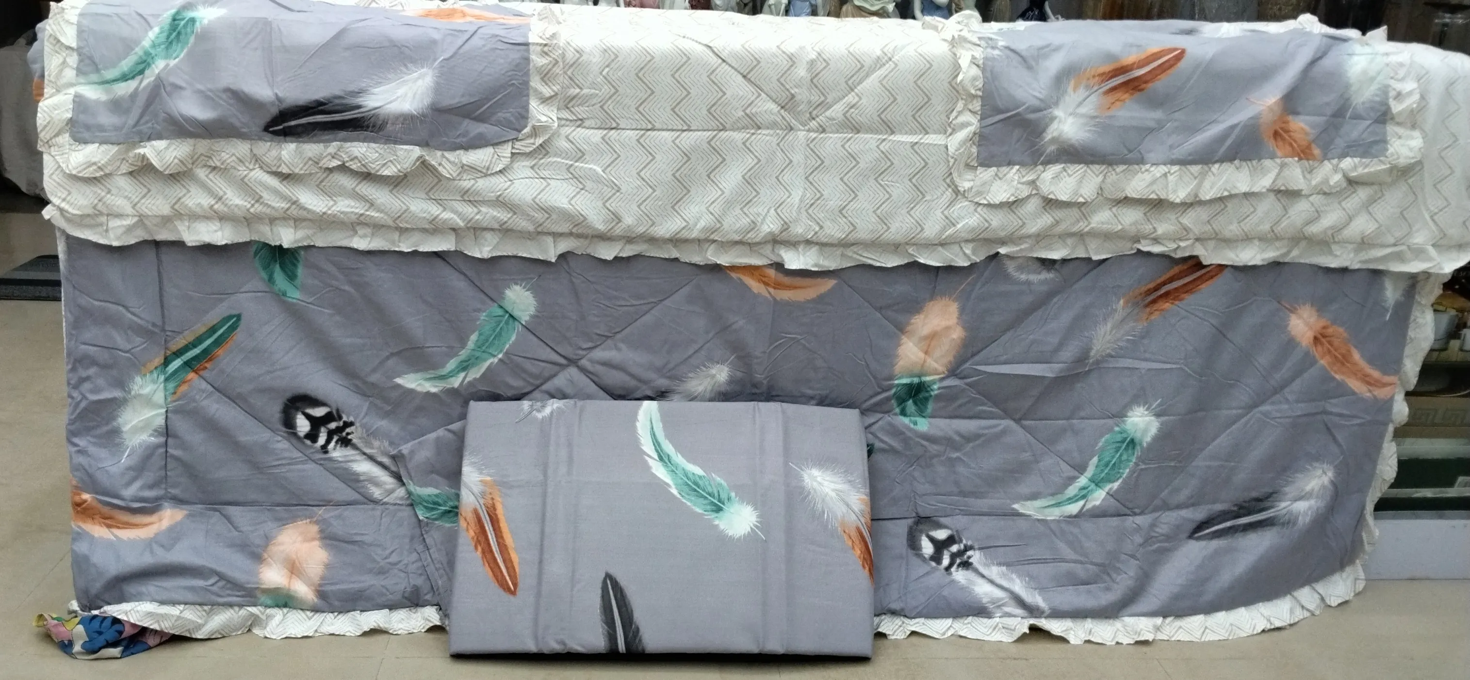 Feather Patterned Bedding Set view 2