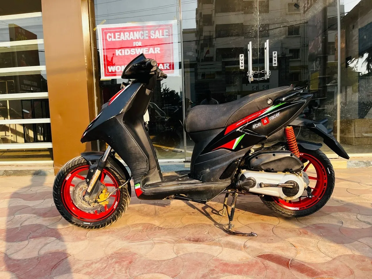 Aprilia SR 160/2022 Model view 3
