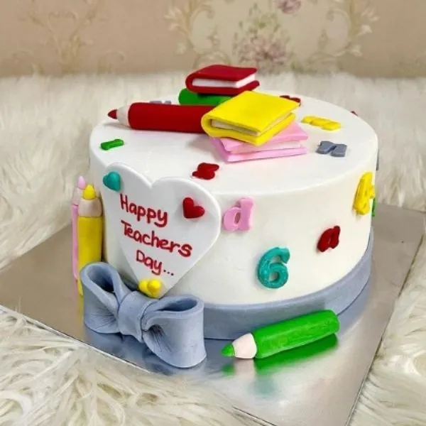 Teachers Day Themed Cake view 5