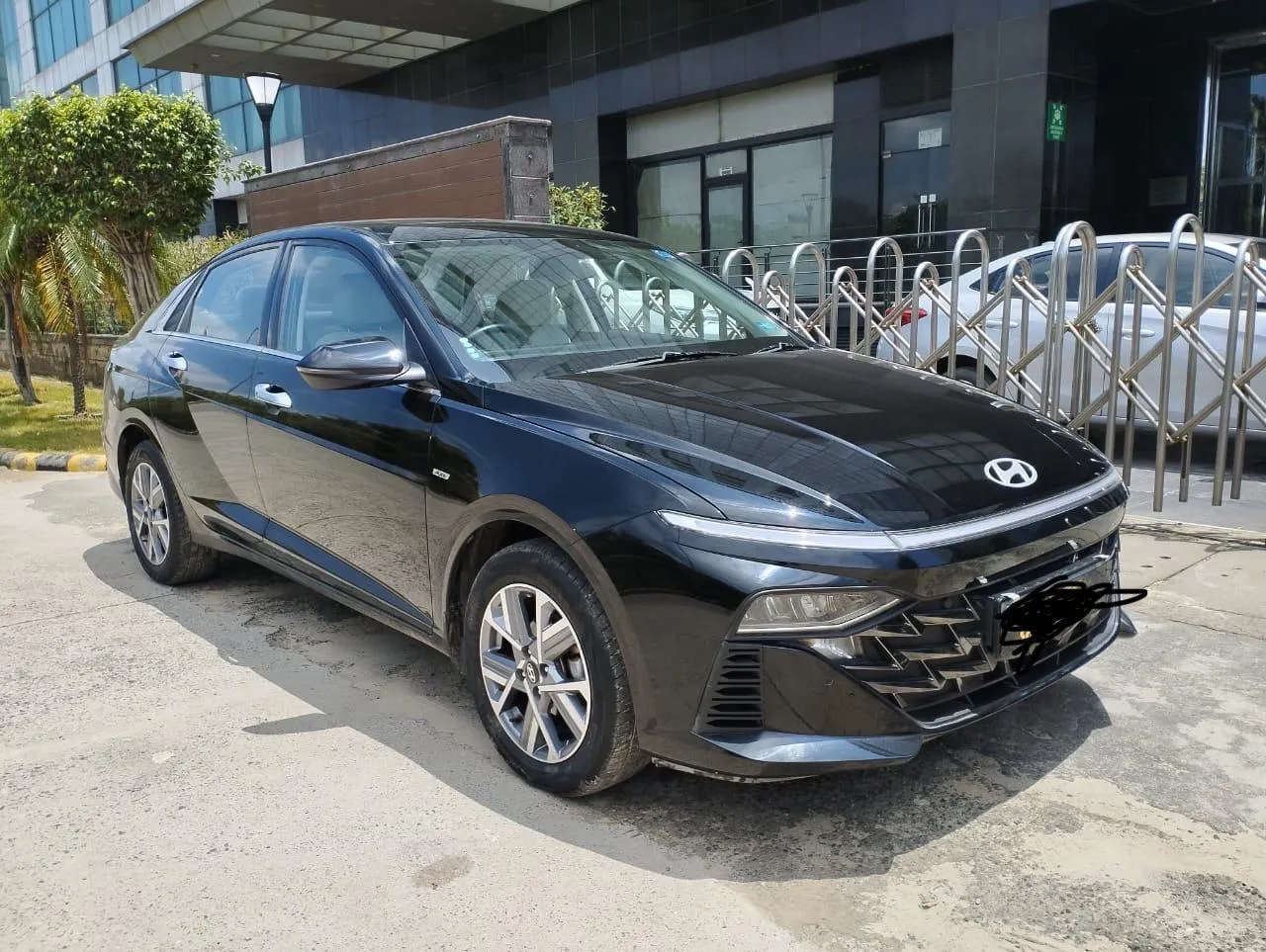 Hyundai Verna Black view 5