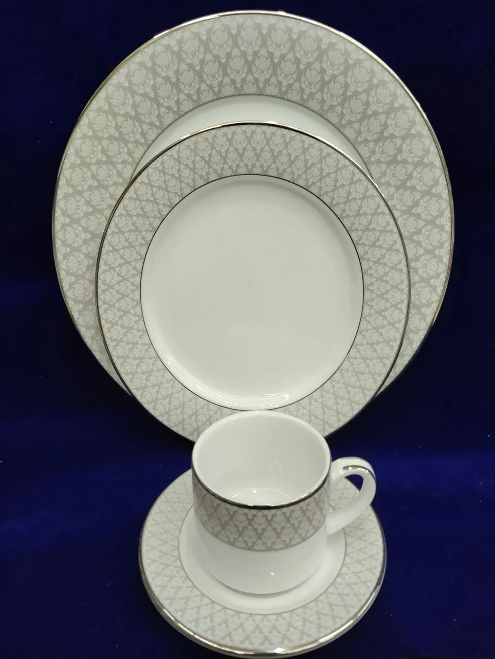 Elegant Dinnerware Set Dankotua view 2