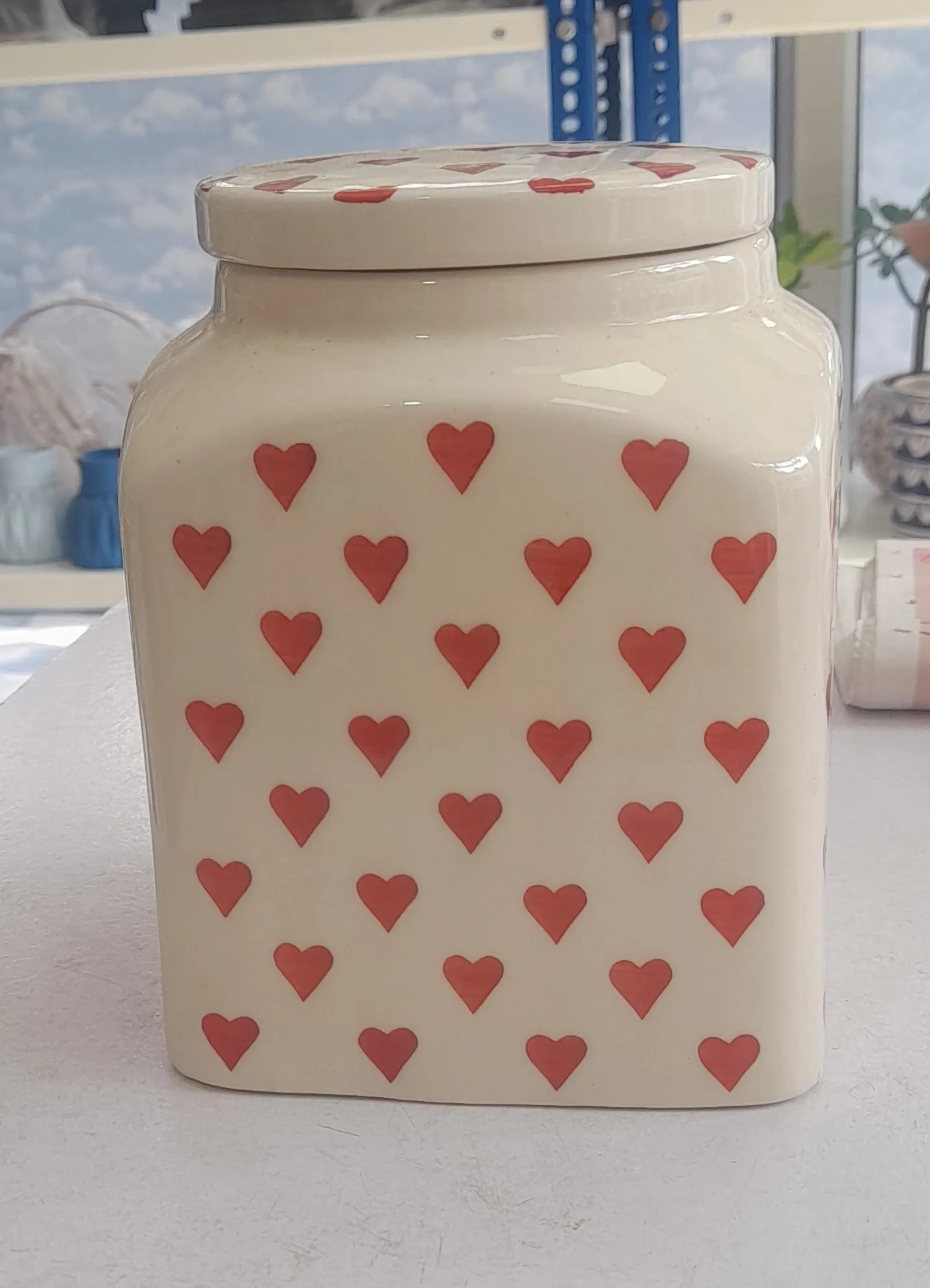 Heart Pattern Ceramic Jar view 2