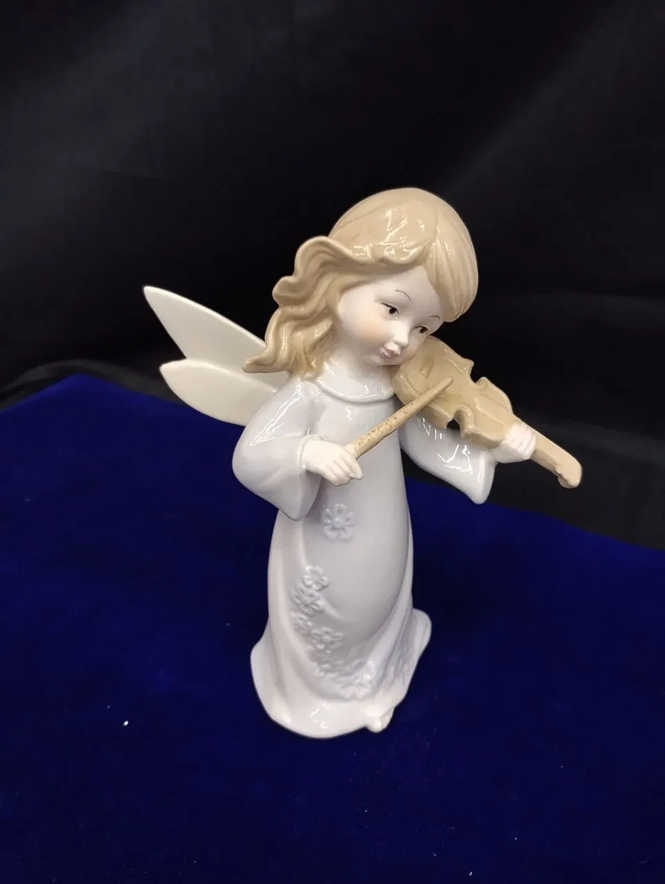 Porcelain Angel Figurine Maestro view 4