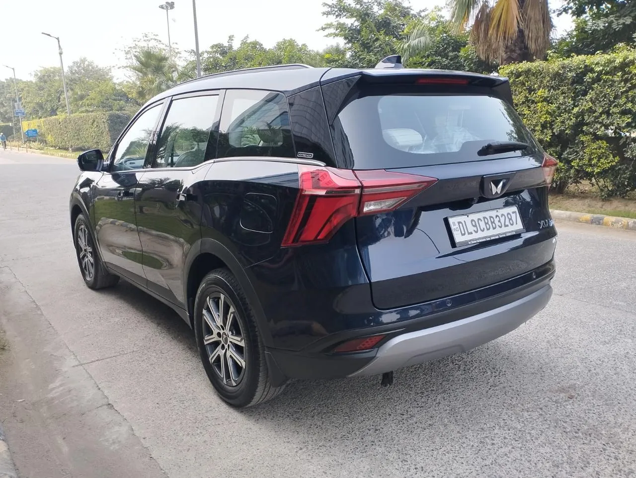 Compact SUV Xuv700 Ax7 L view 4