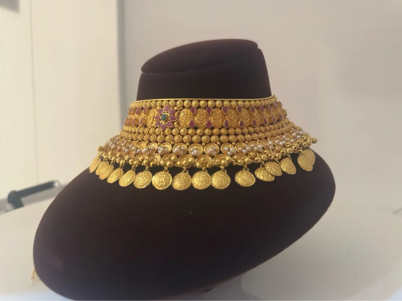 Choker 2 view 3