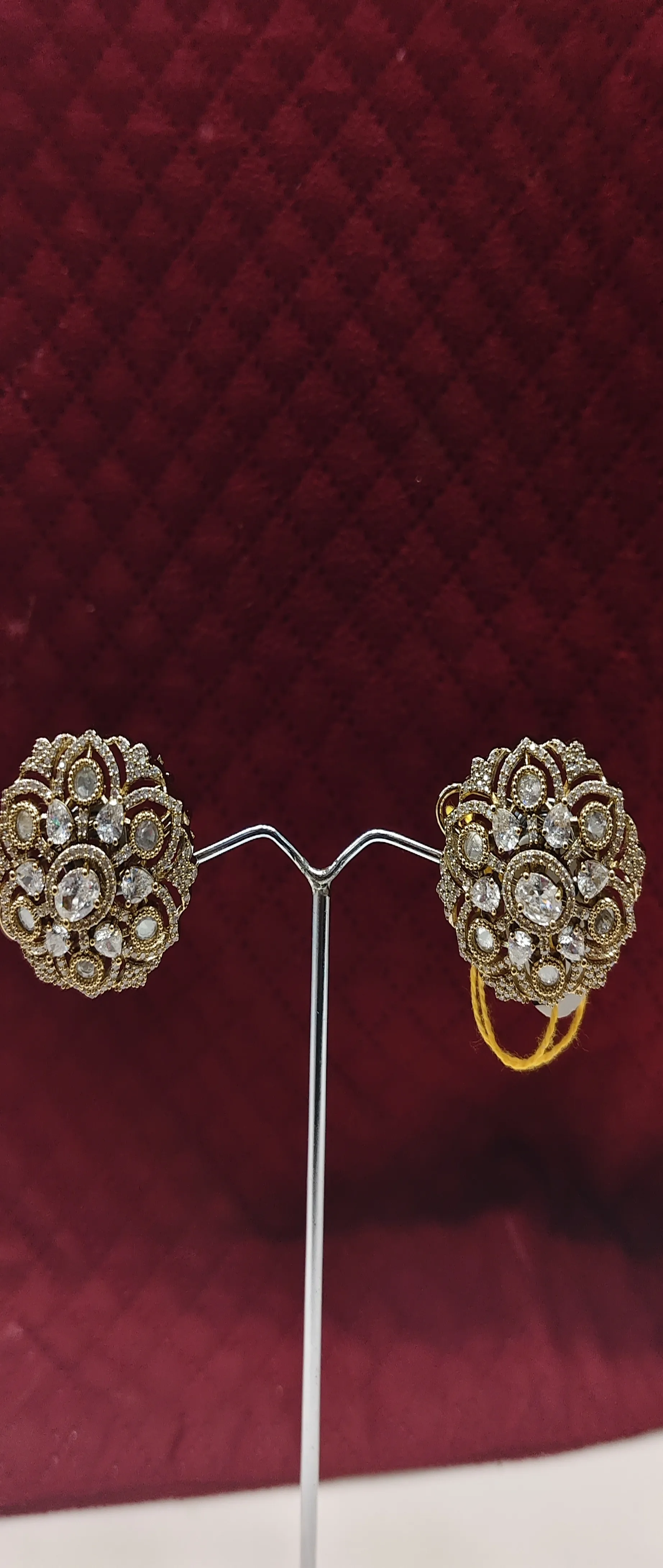 Gold-Plated Earrings Mozo Night view 3