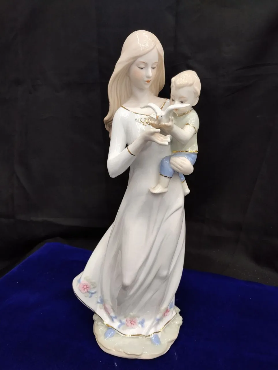 Vintage Ceramic Couple Figurine view 11