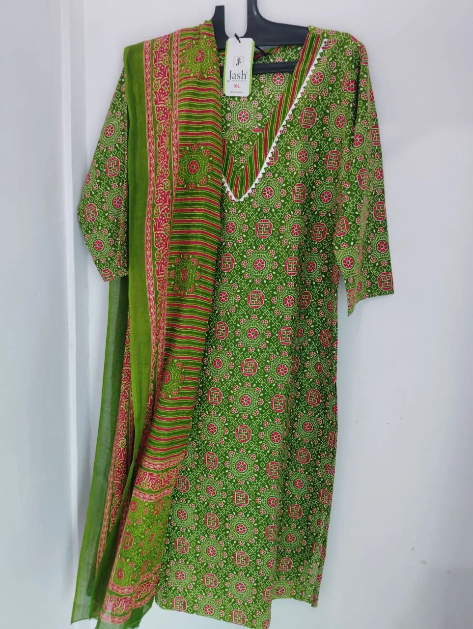 Jash Bandhani Kurta Set view 2