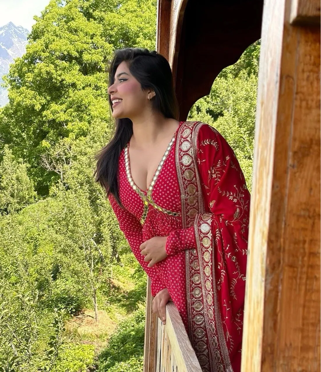 Ruhani Suit Set - Red view 4