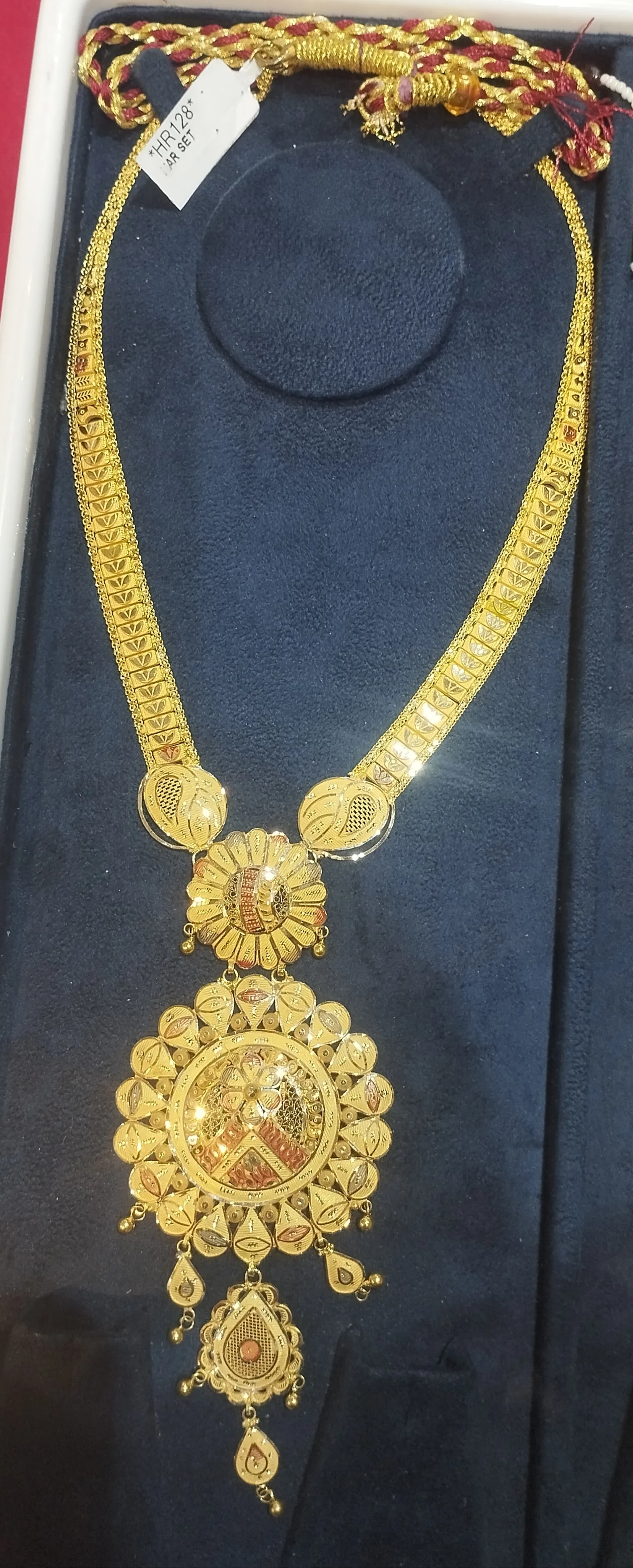 Gold Necklace Set😍 view 2
