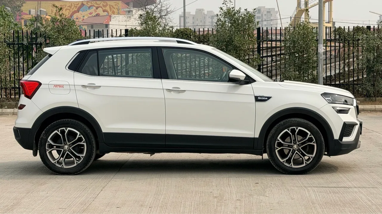 Skoda Kushaq 1.0 tsi style view 4