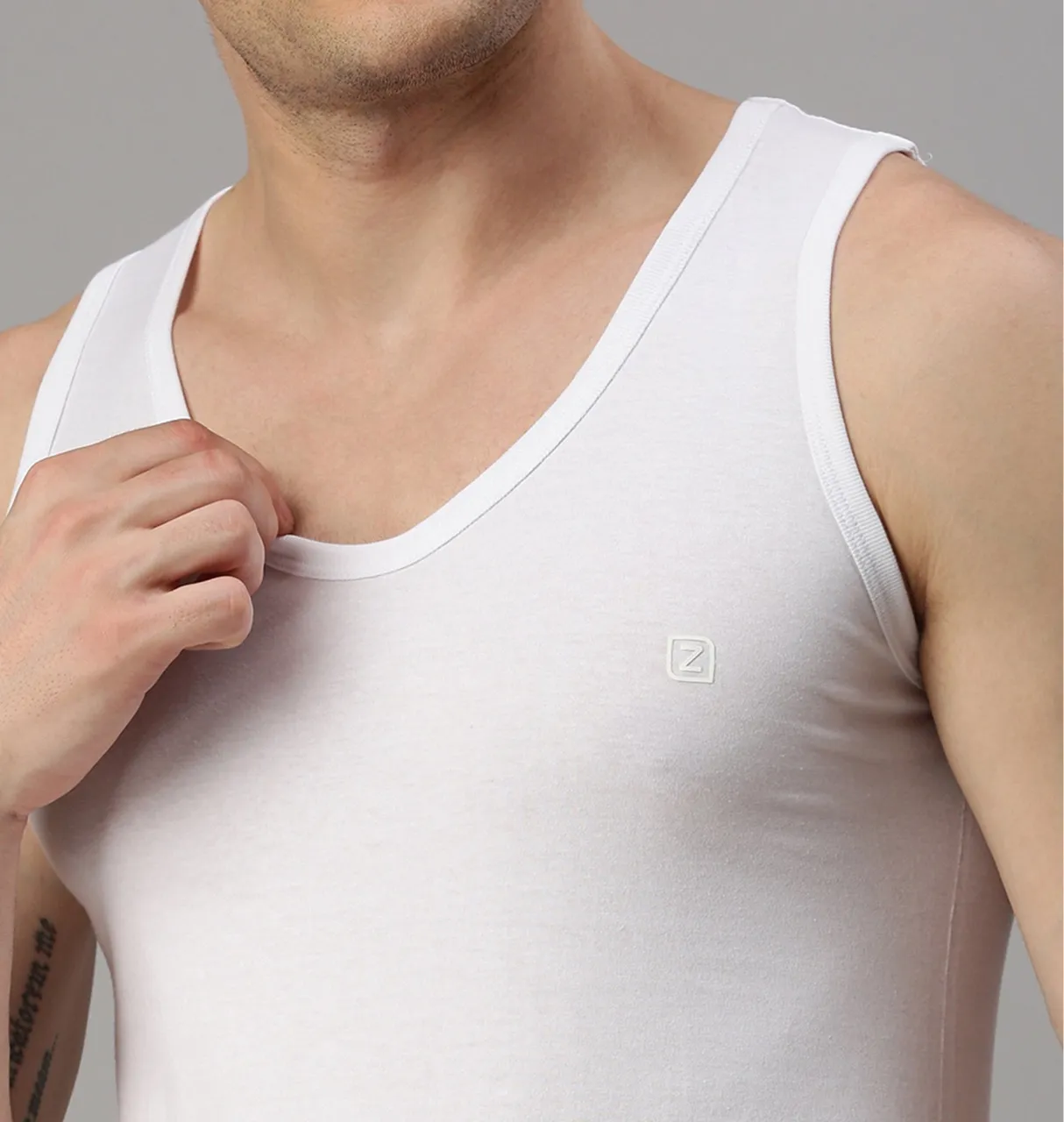 Zoiro Vest Jewel Neck view 2