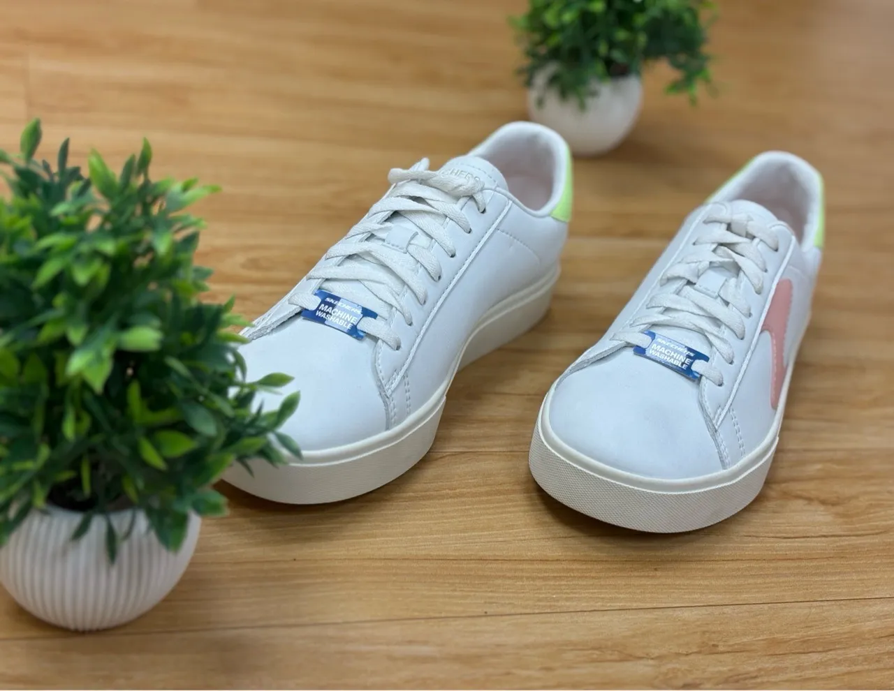 Sketchers  Shoes view 3